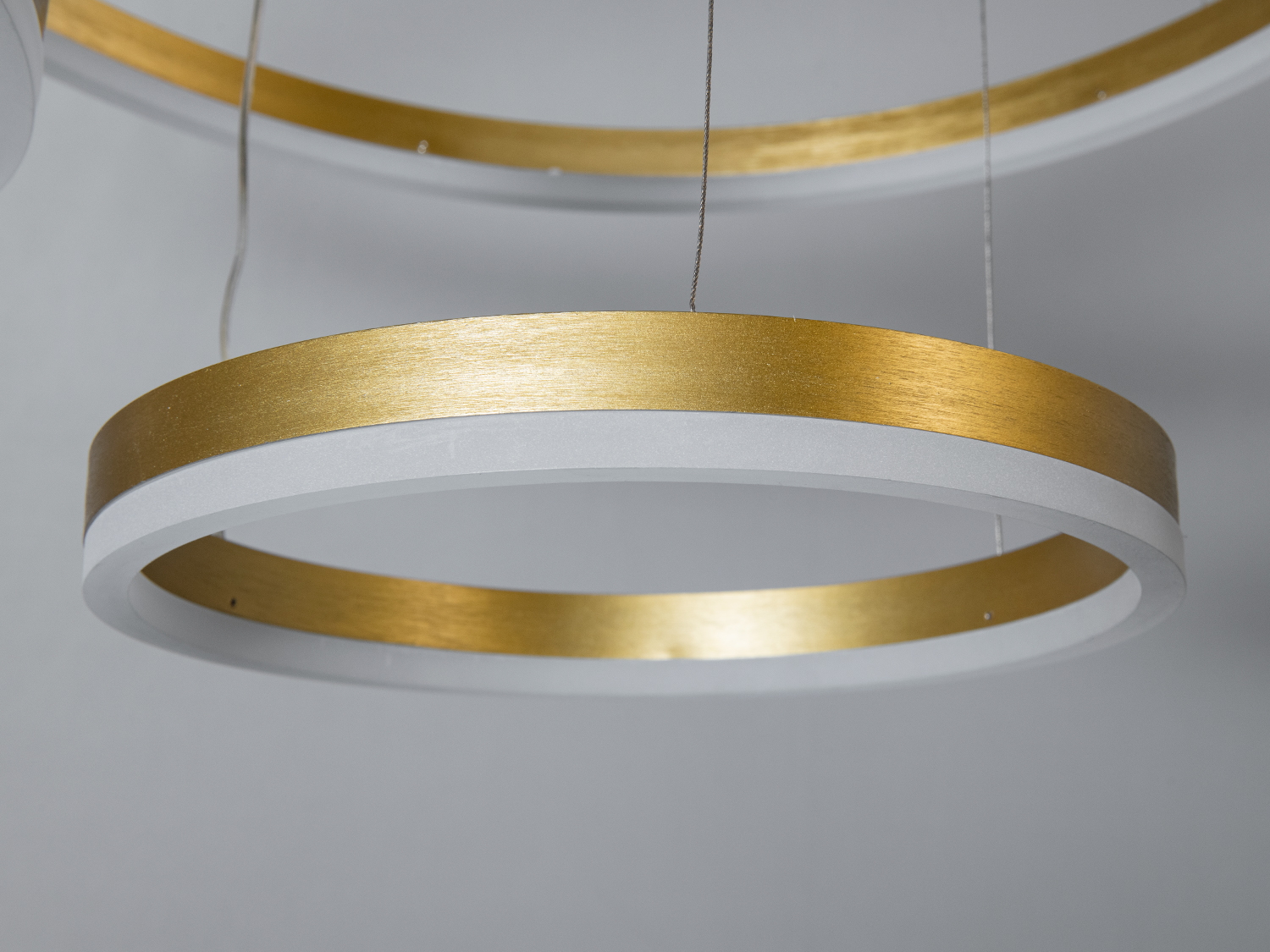 Світлодіодна люстра на тросах золото 157 Вт з пультом