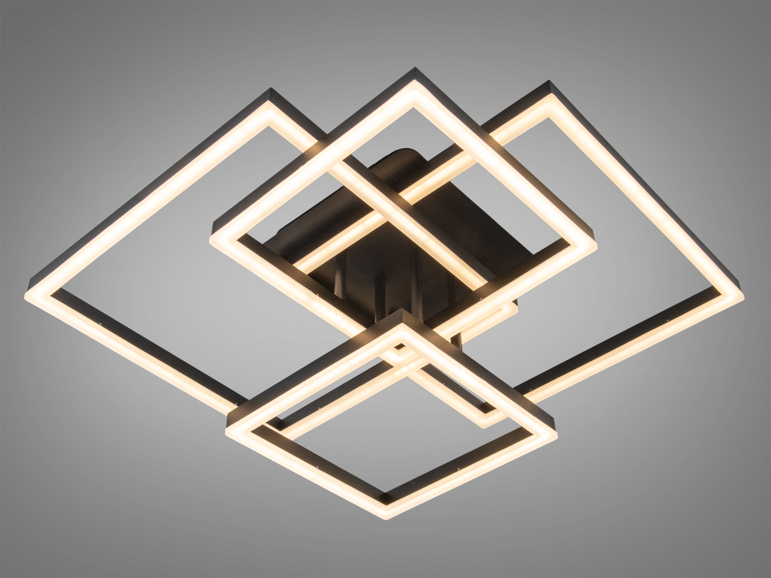 Світильник для стелі з теплим світлом, складається з квадратів, що перетинаються, ідеально підходить для затишної вітальні.