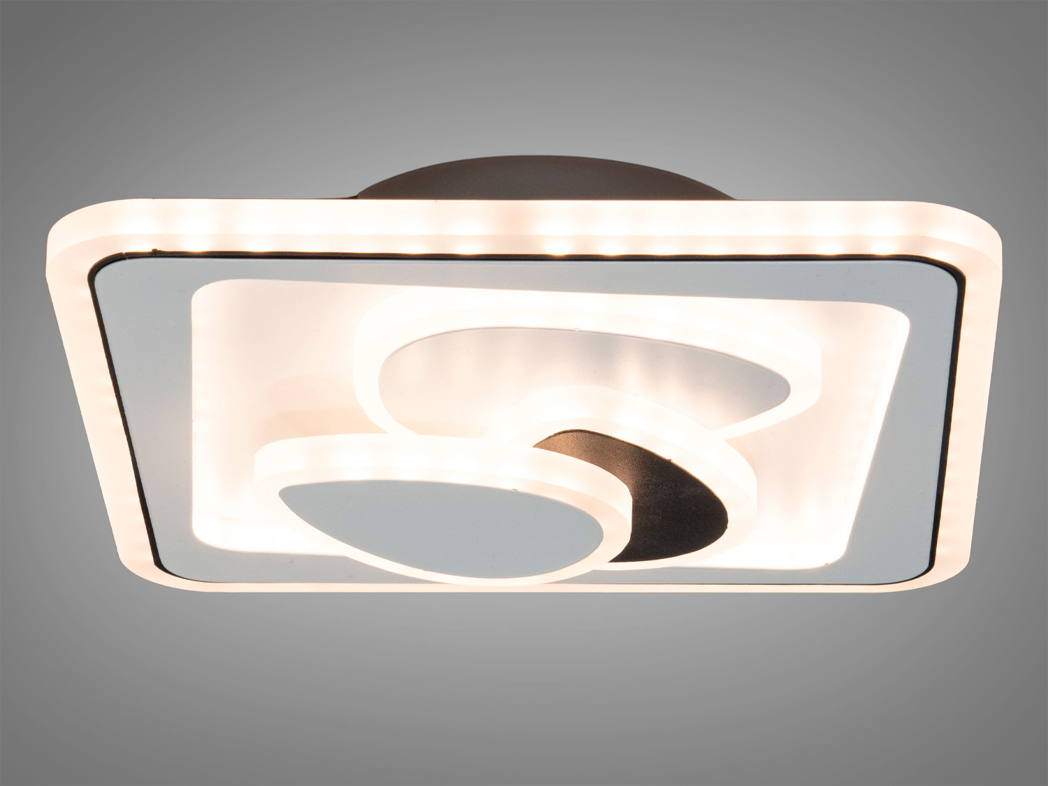 Стельовий світильник з теплим білим світлом, має квадратну форму і стильний дизайн, підходить для вітальні або спальні.