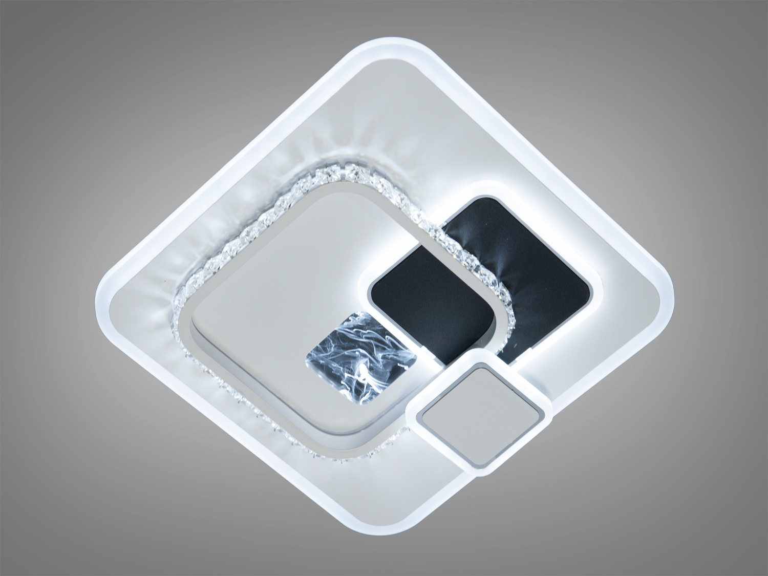 Світильник квадратної форми з вбудованими LED-лампами, підходить для сучасного інтер’єру. Має декоративні елементи зі скла.