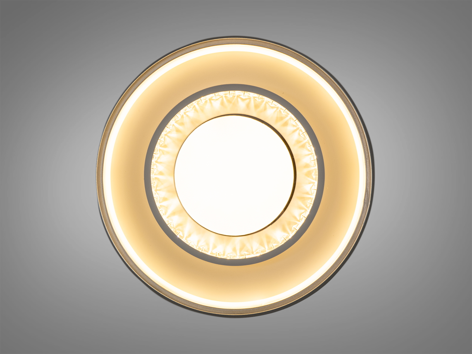 Круглий світильник з теплим жовтим світлом, підходить для затишних інтер′єрів. Має декоративний внутрішній обідок.