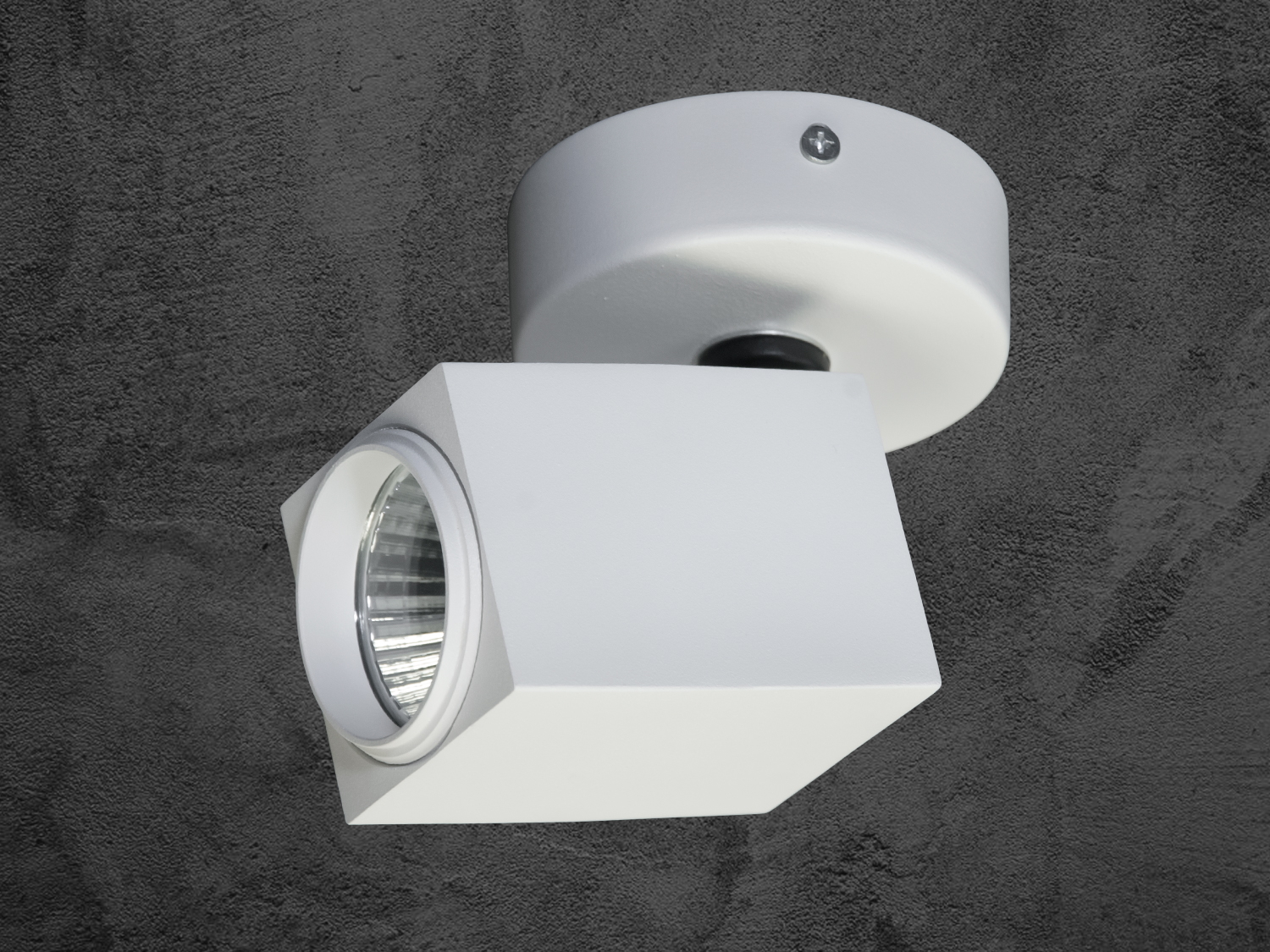 Кубічний світильник з білим корпусом з поворотним механізмом. Підходить для офісних приміщень.