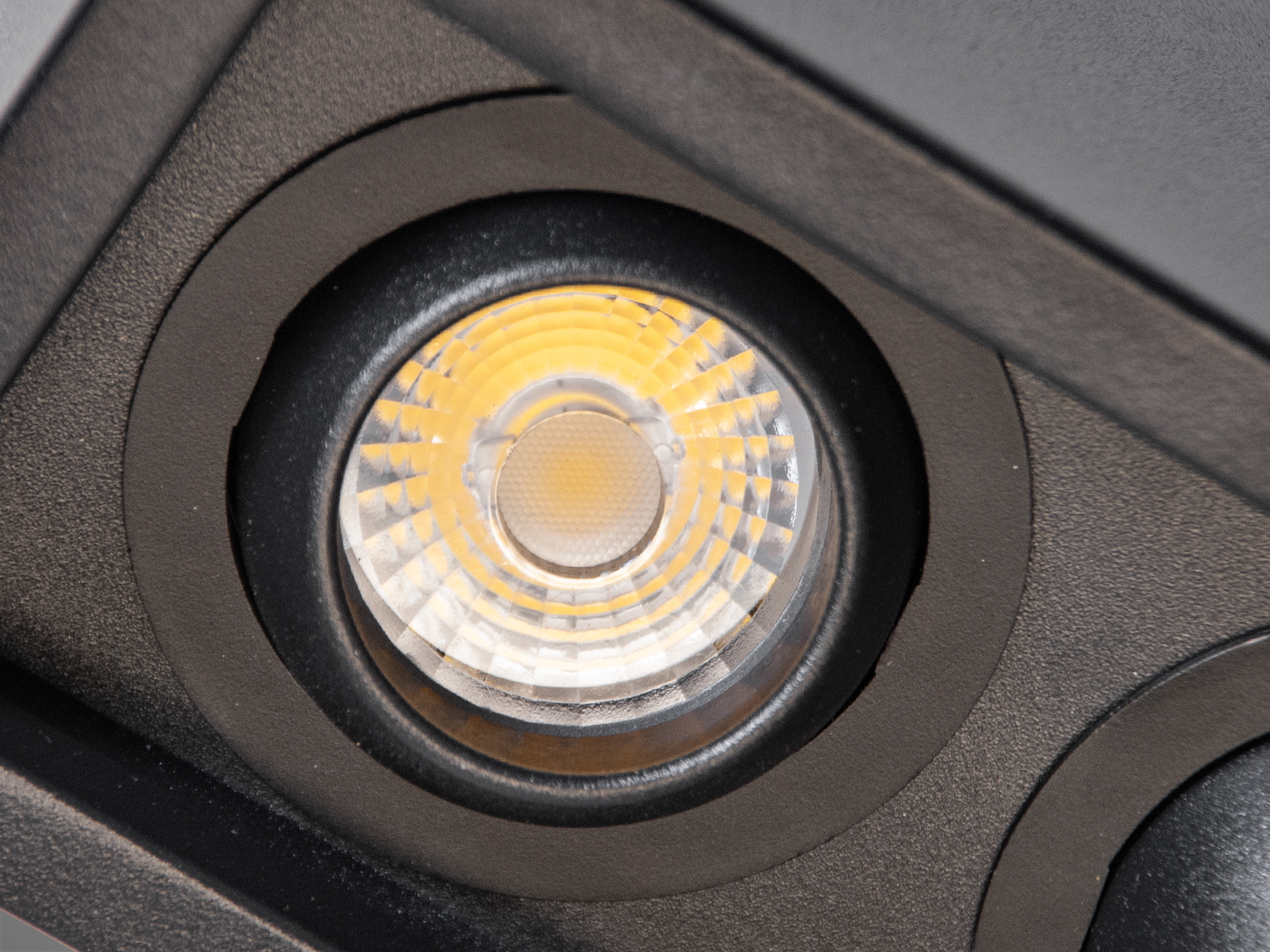 Стельовий світильник Diasha 136G-2 чорний з двома лампами