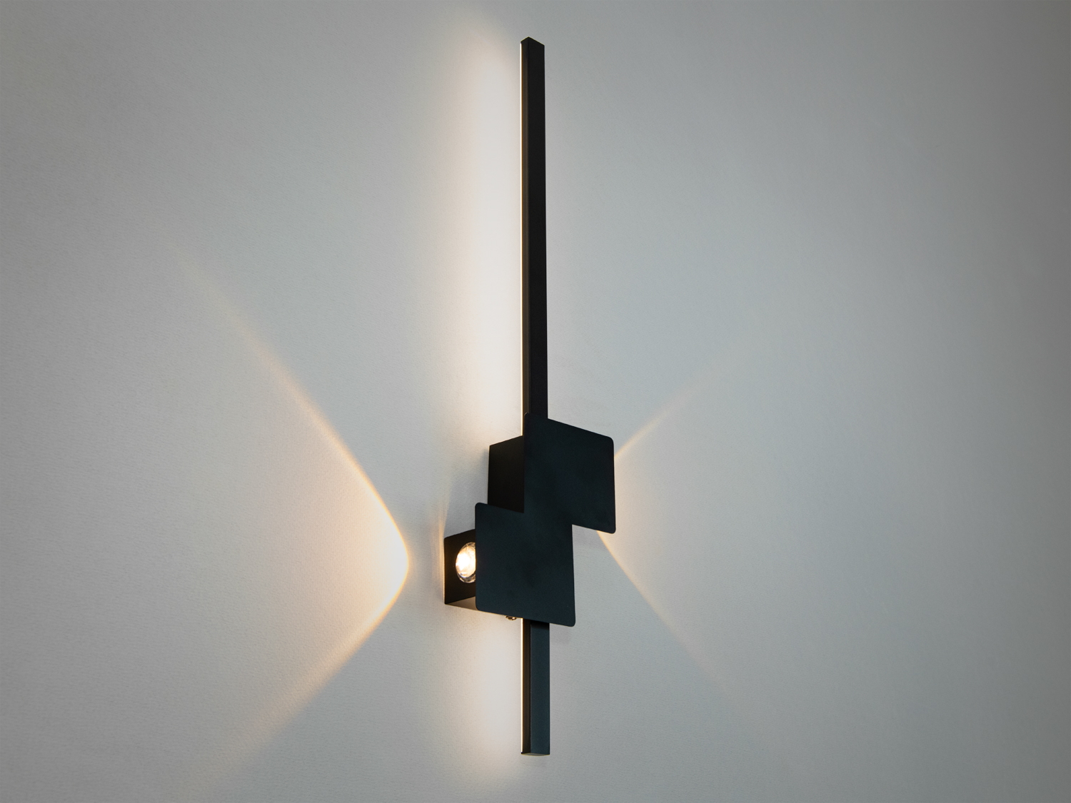 Світлодіодне бра, представлене на фото, вражає своєю мінімалістичною елегантністю.