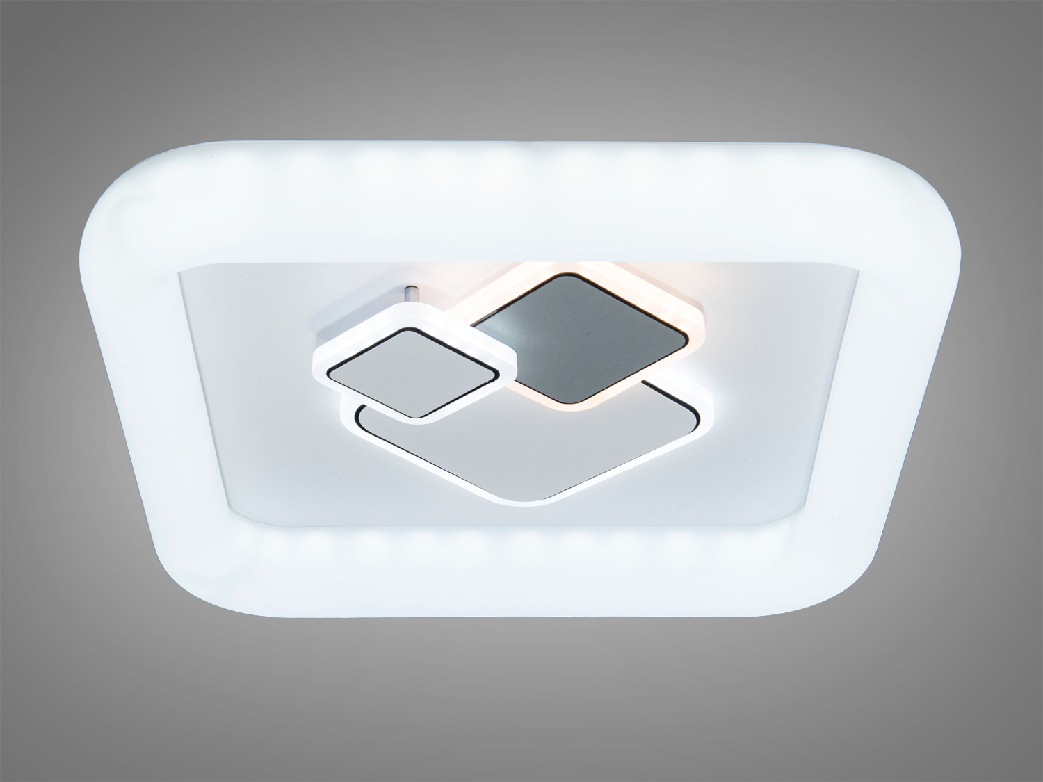 Світильник з білим світлом, квадратна форма. Підходить для стельового монтажу, підкреслює сучасний стиль інтер’єру.