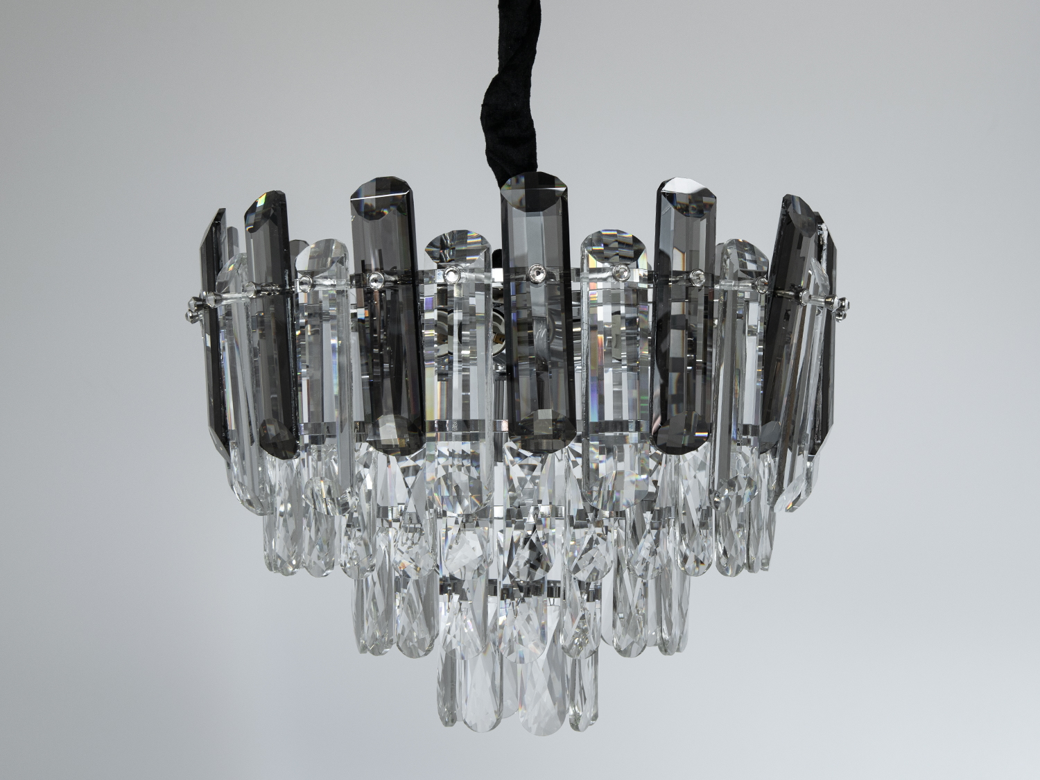 Зустрічайте перлину світлотехніки – сучасну кришталеву люстру з нової колекції 2024 року від ТМ 