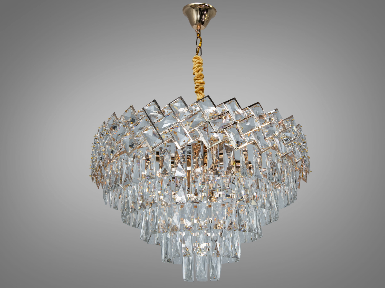 Хрустальна люстра Diasha золотого кольору з 11 лампами, багатоярусна, для кімнат до 20 м². Ефектне освітлення та класичний дизайн.