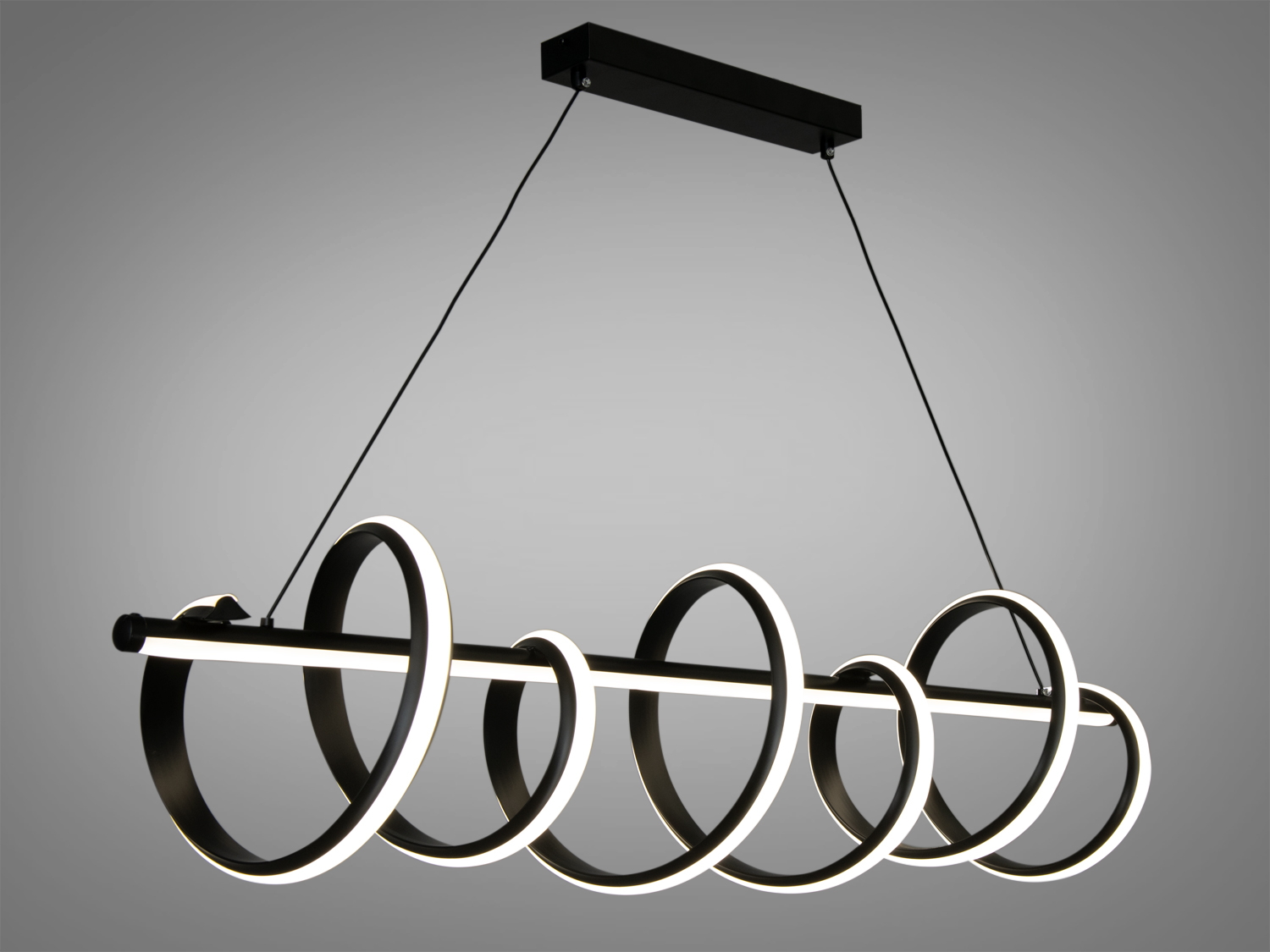 Чорний колір корпусу ідеально контрастує зі світлом, що випромінюють світлодіоди, створюючи гармонійний та стильний акцент у приміщенні.