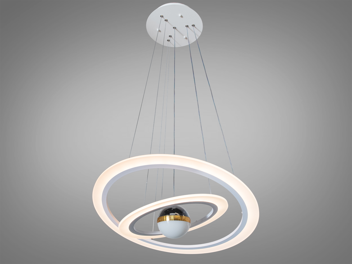 Підвісна лампа з двома кільцями, що світяться, і центральною кулею. Ідеально підходить для сучасного інтер’єру.