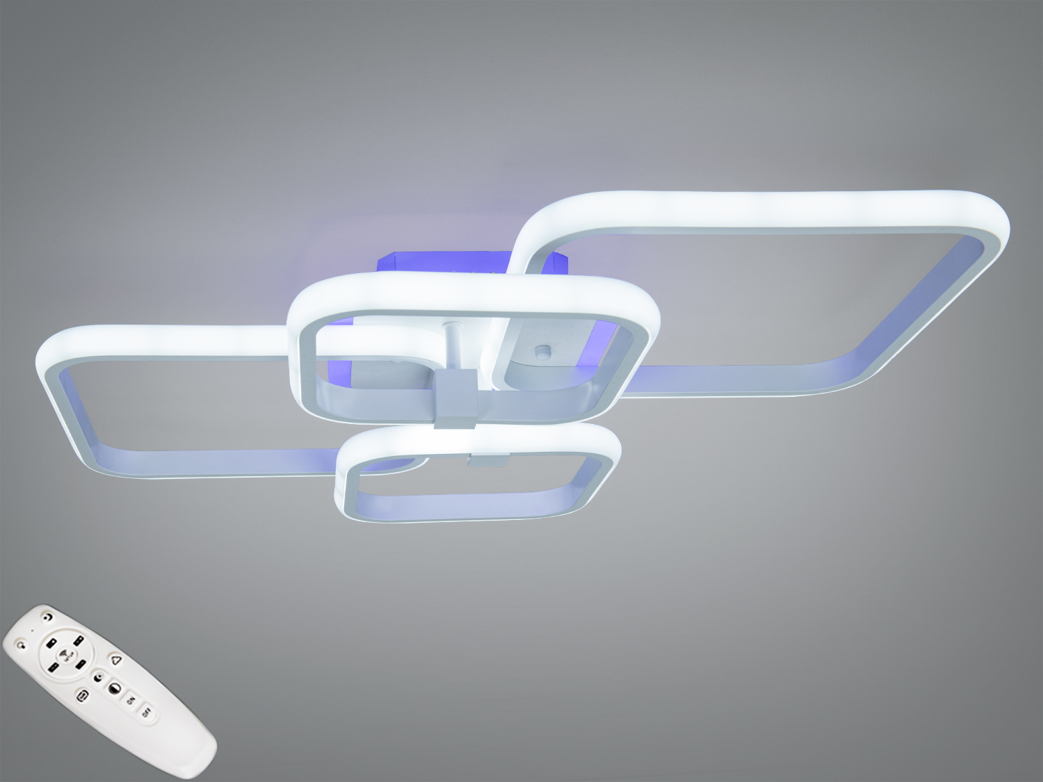 Стельовий світильник з квадратними рамками та пультом дистанційного керування. Оснащений синім підсвічуванням для додаткового ефекту.