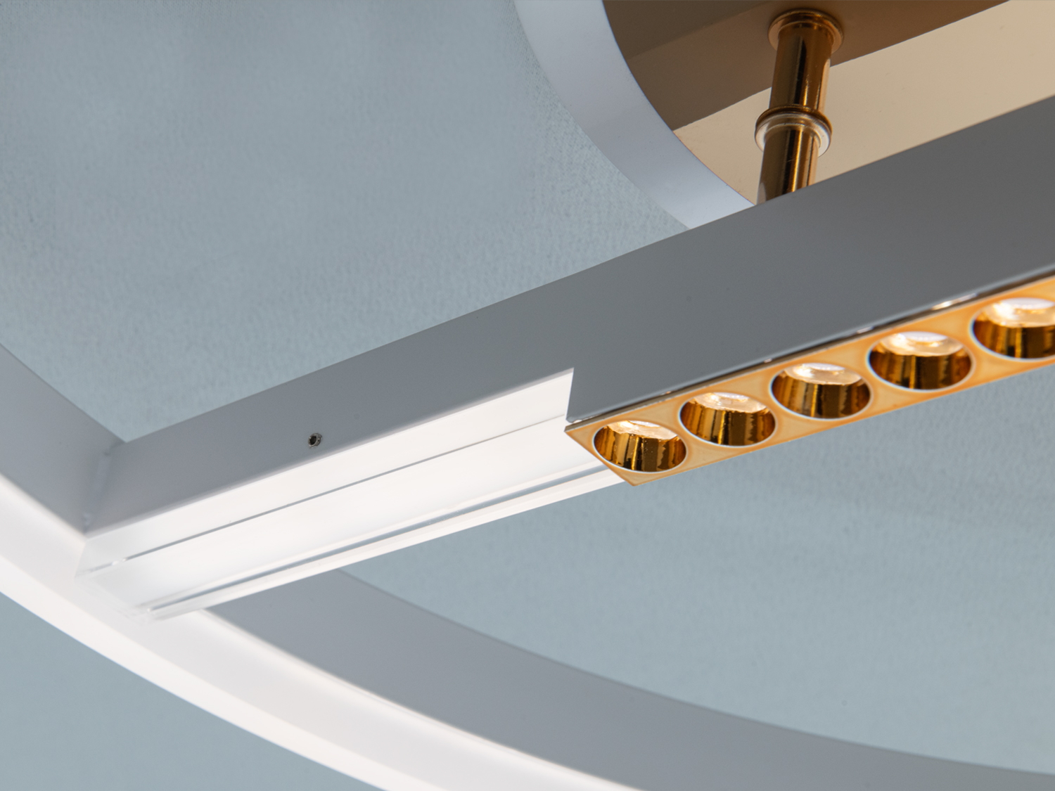 Потолочная LED люстра Diasha біло-золота 48 Вт дистанційне керування