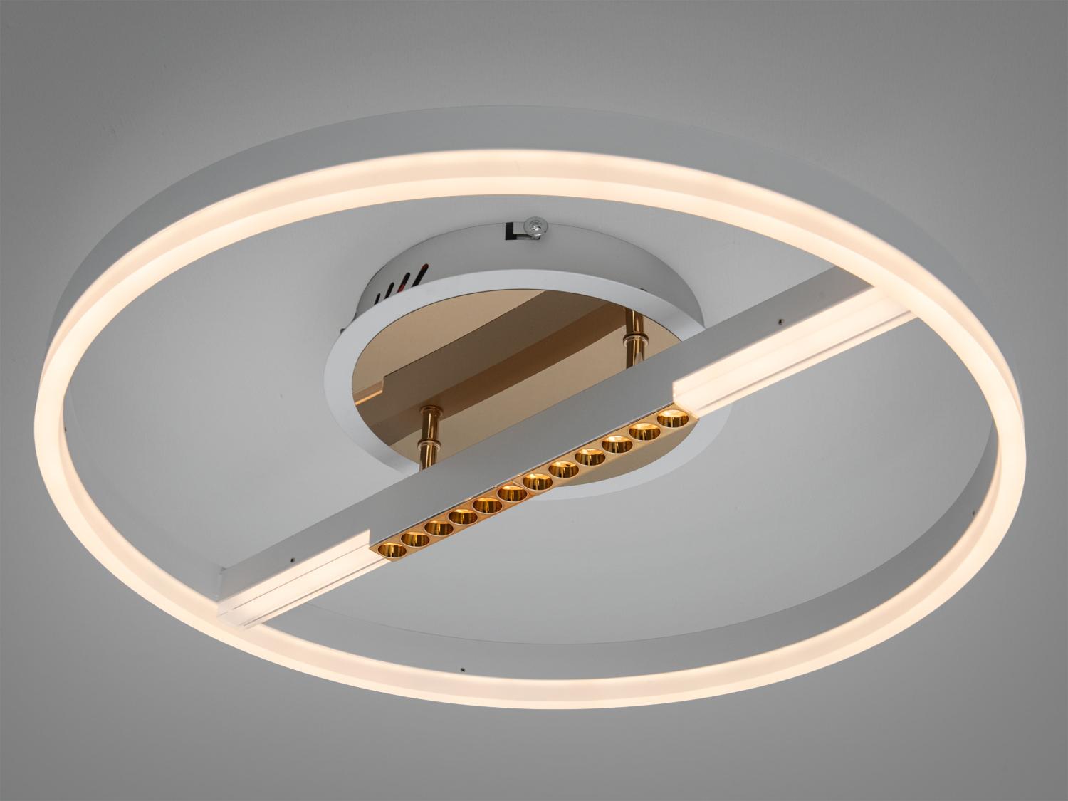 Потолочная LED люстра Diasha біло-золота 48 Вт з пультом дистанційного керування для комфортного освітлення кімнат площею до 16 м².