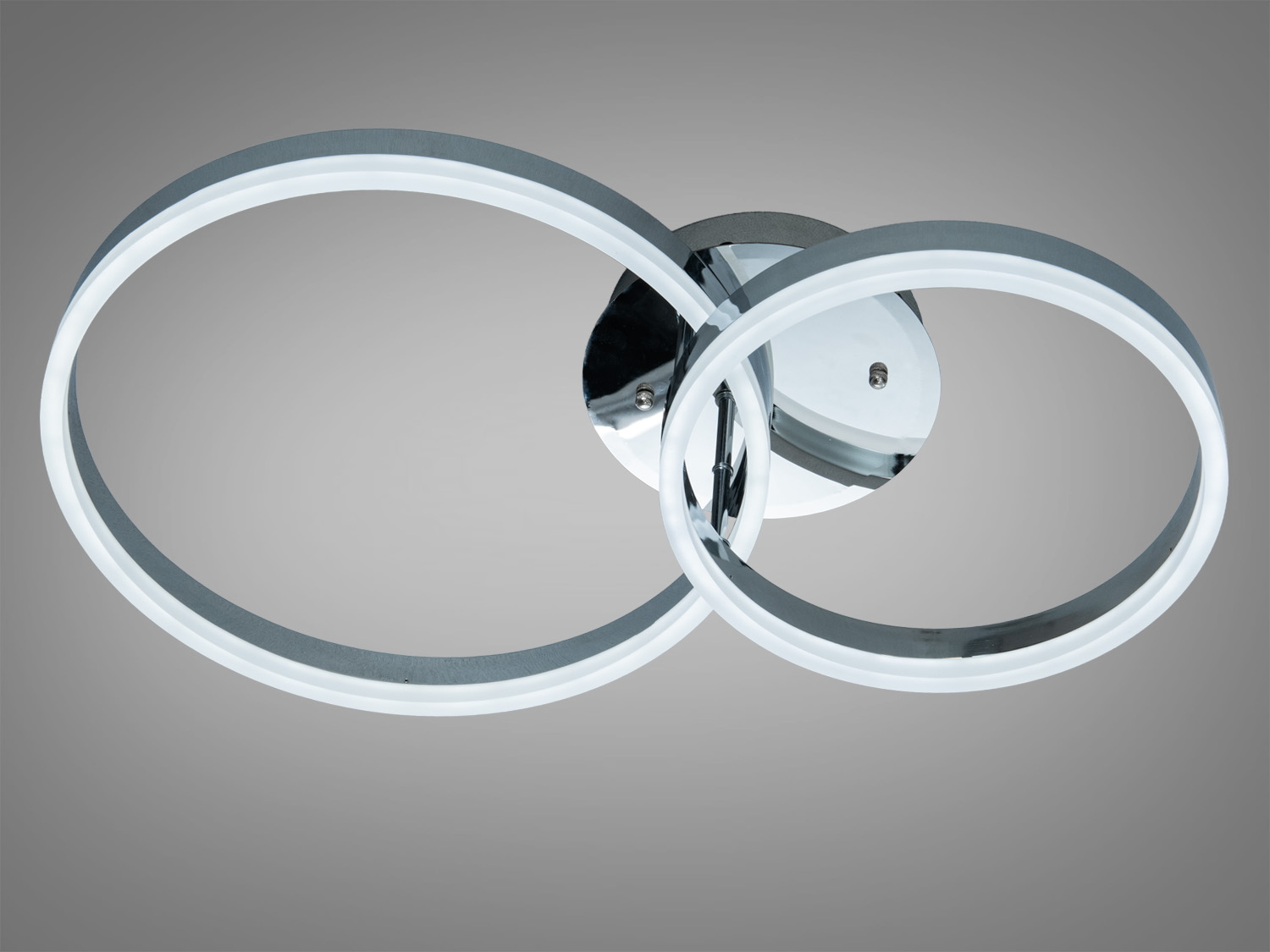 Стельовий світильник з хромованою основою та двома LED кільцями, що перетинаються, створює стильний акцент у приміщенні.