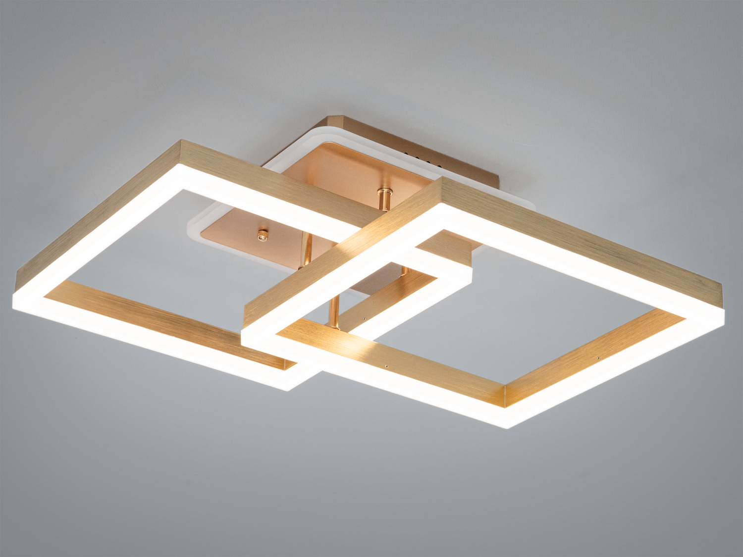 Стельовий світильник з двома квадратними рамами золотистого кольору. Вбудоване світлодіодне освітлення.