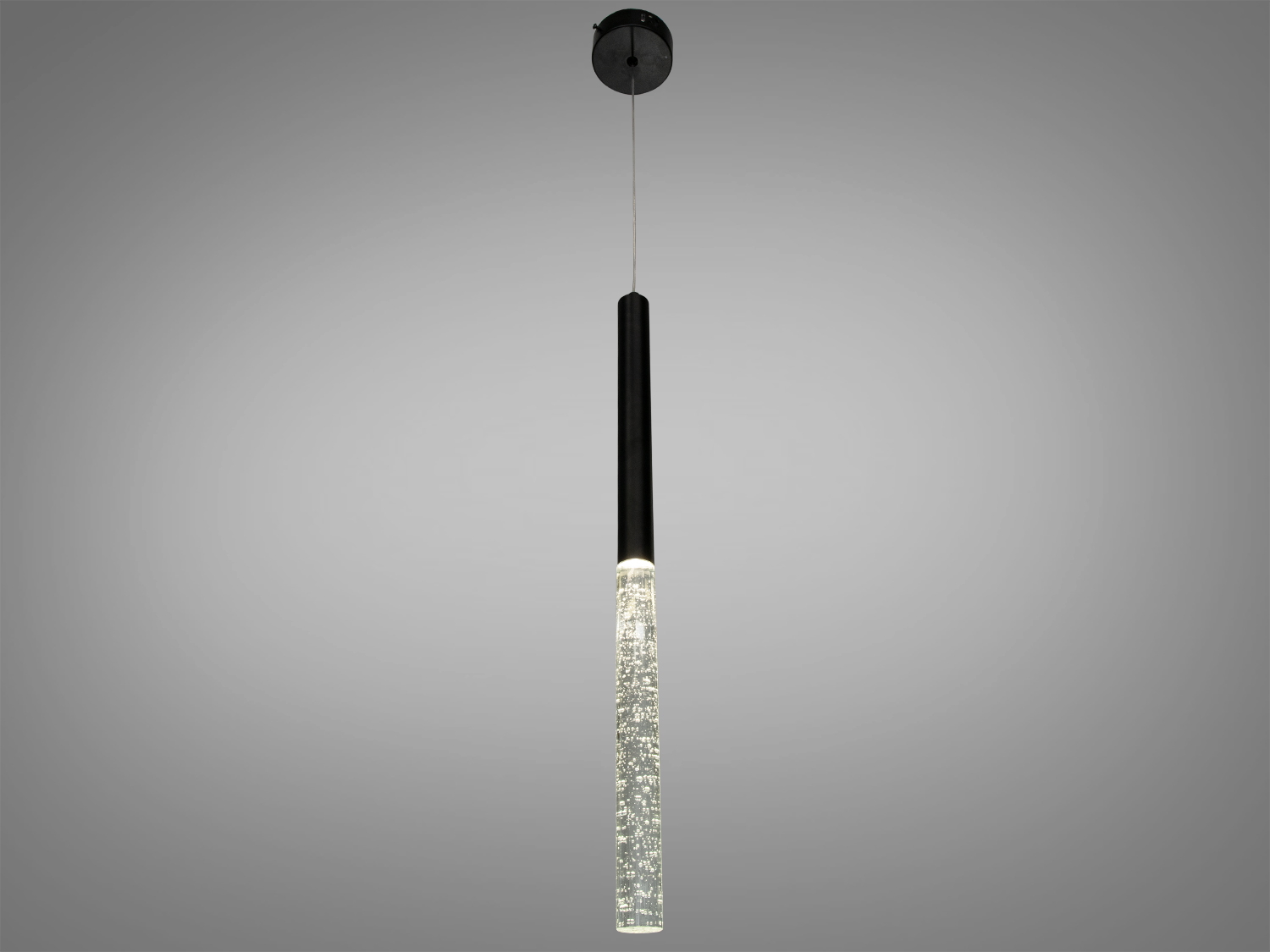 Одинарний підвіс світить нейтральним кольором світіння та виглядає строго та сучасно.