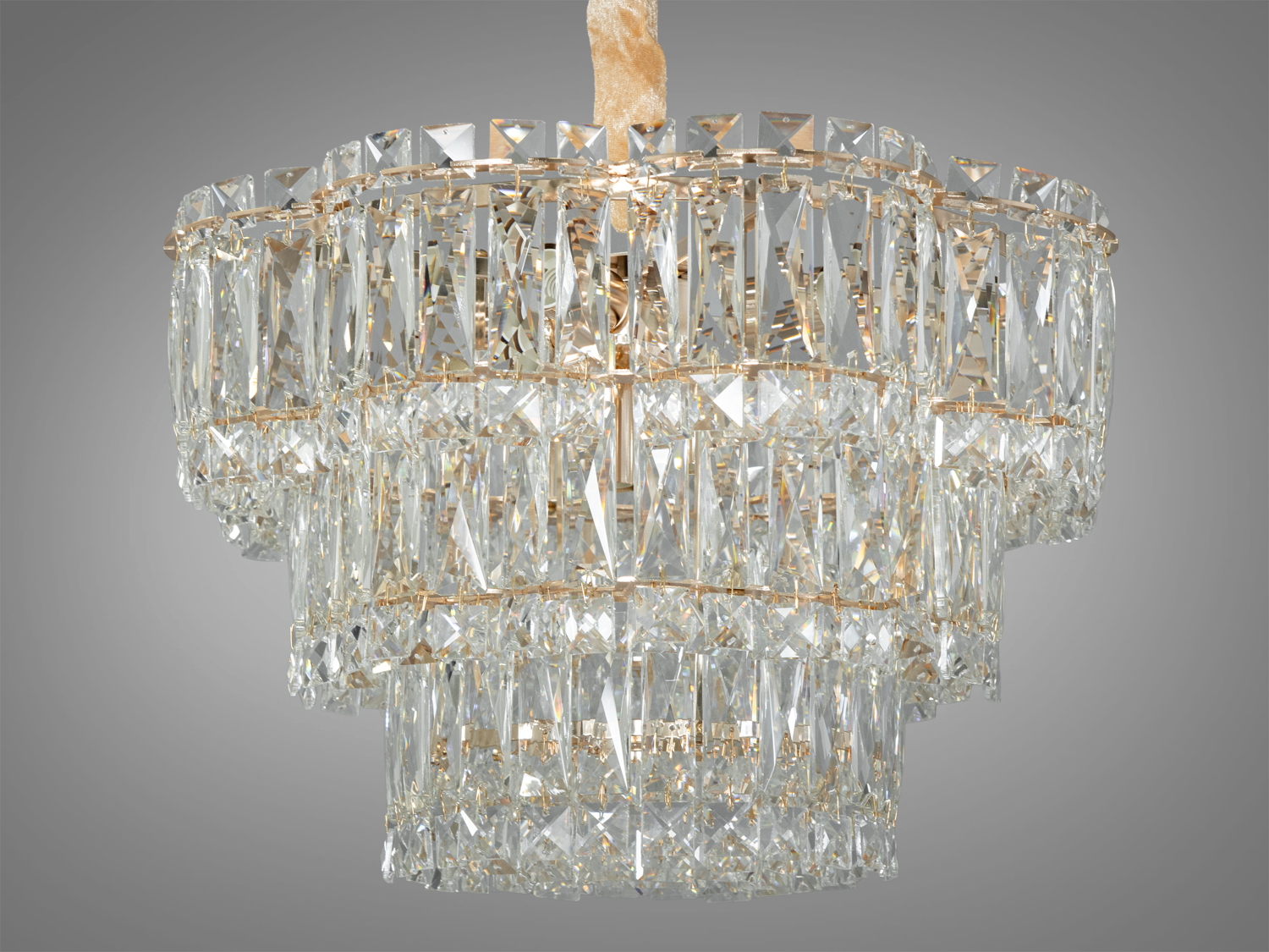 Кришталева люстра на 6 ламп, колір золото