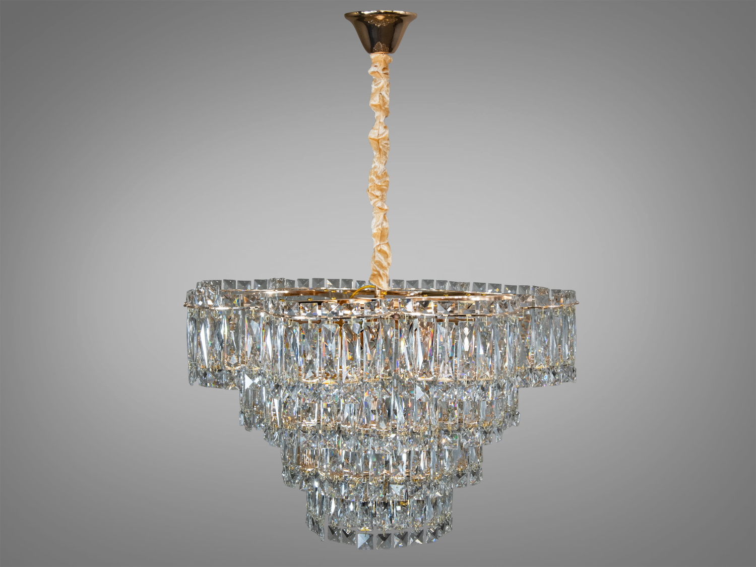 Кругла кришталева люстра з золотистими елементами, підвісний монтаж, ідеальна для вітальні або їдальні, надає елегантності приміщенню.