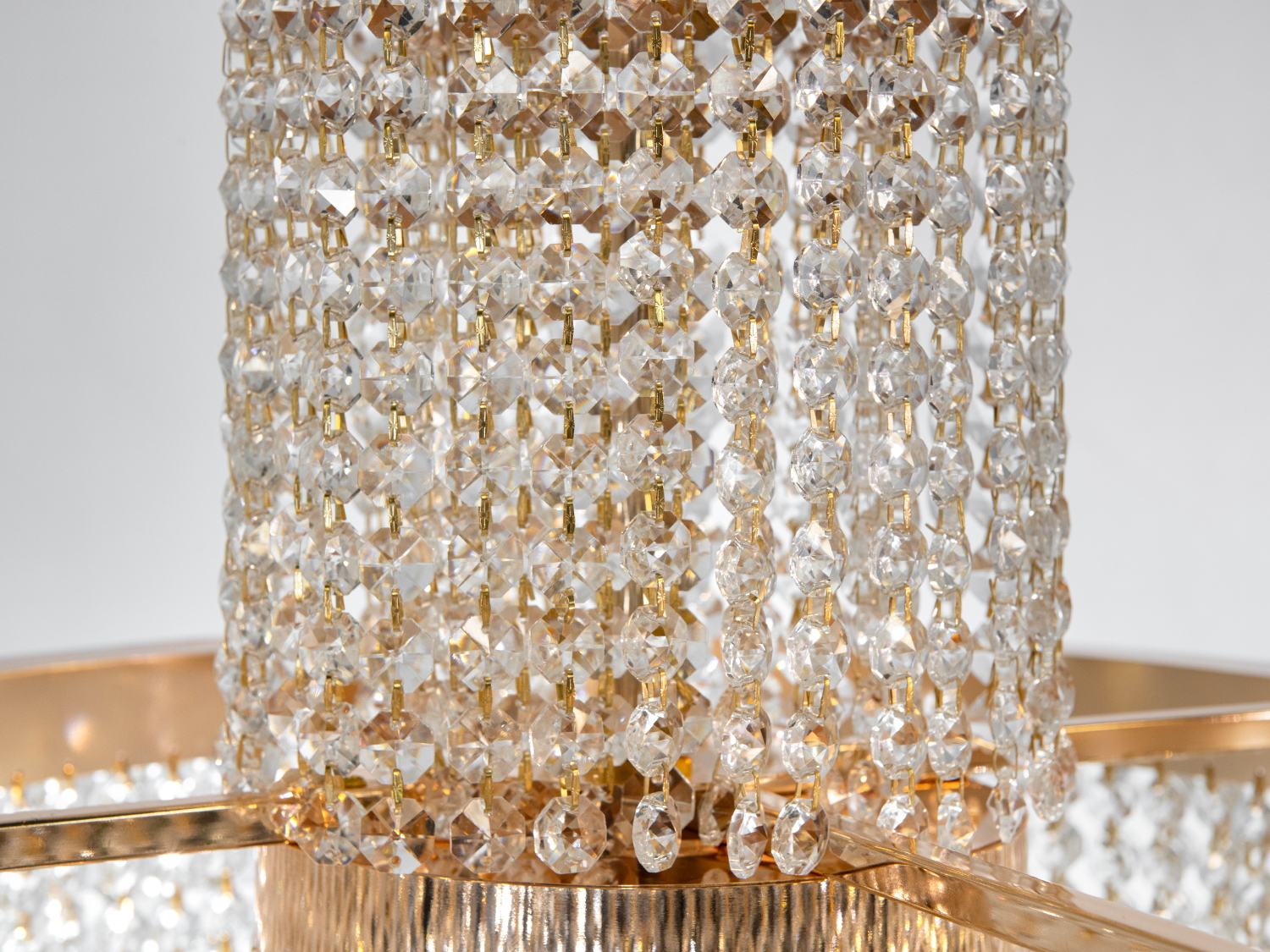 Кришталева люстра Diasha 376 золотиста LED підвісна двоярусна