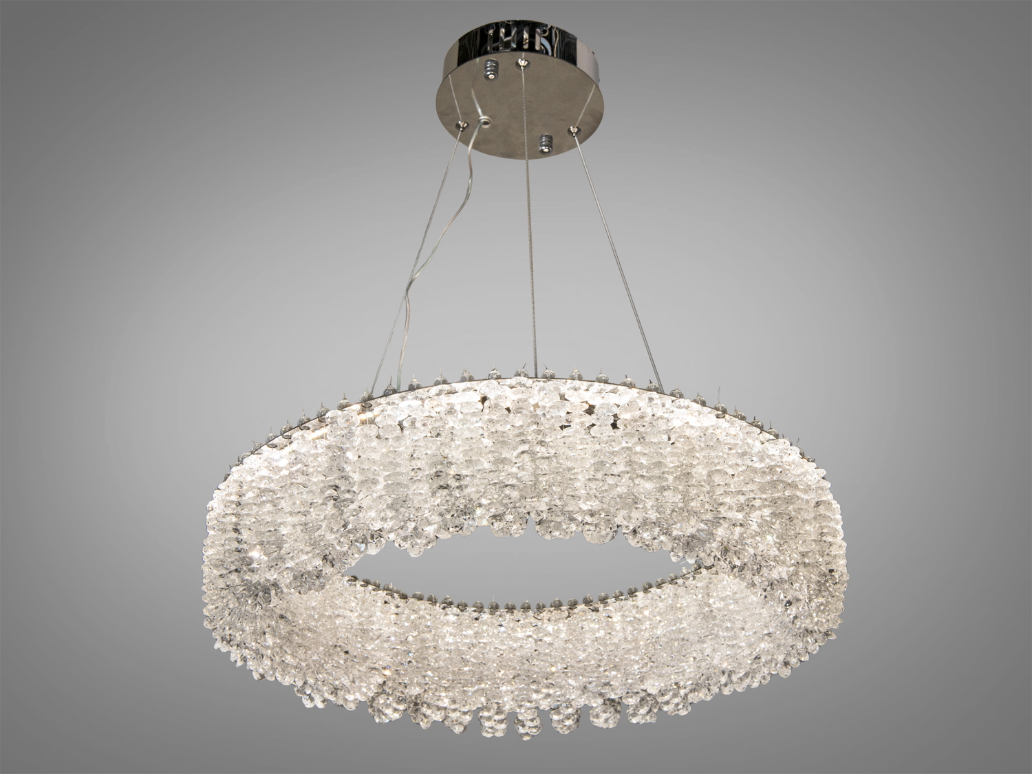 Кругла люстра з кришталевими підвісками, підвісний монтаж. Ідеальна для сучасних інтер’єрів, створює м’ке розсіяне світло.