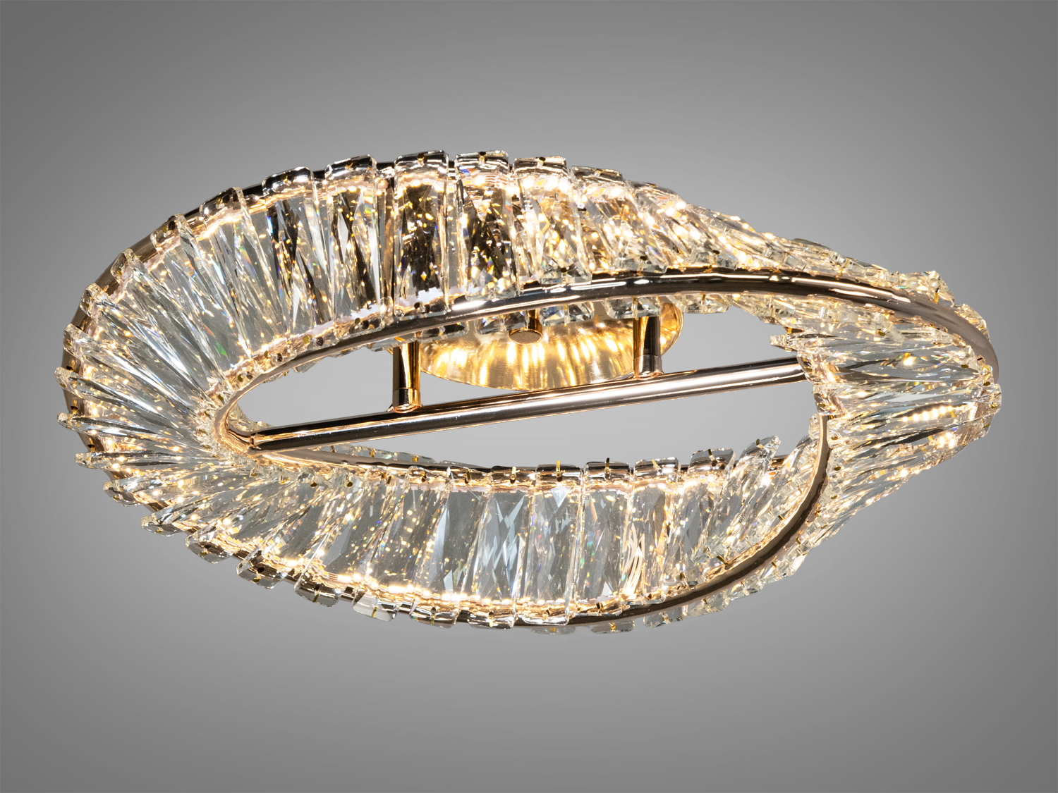 Стельовий світильник з кришталевими елементами, що створюють ефект блиску. Ідеальний для сучасних інтер’єрів, зручний монтаж.