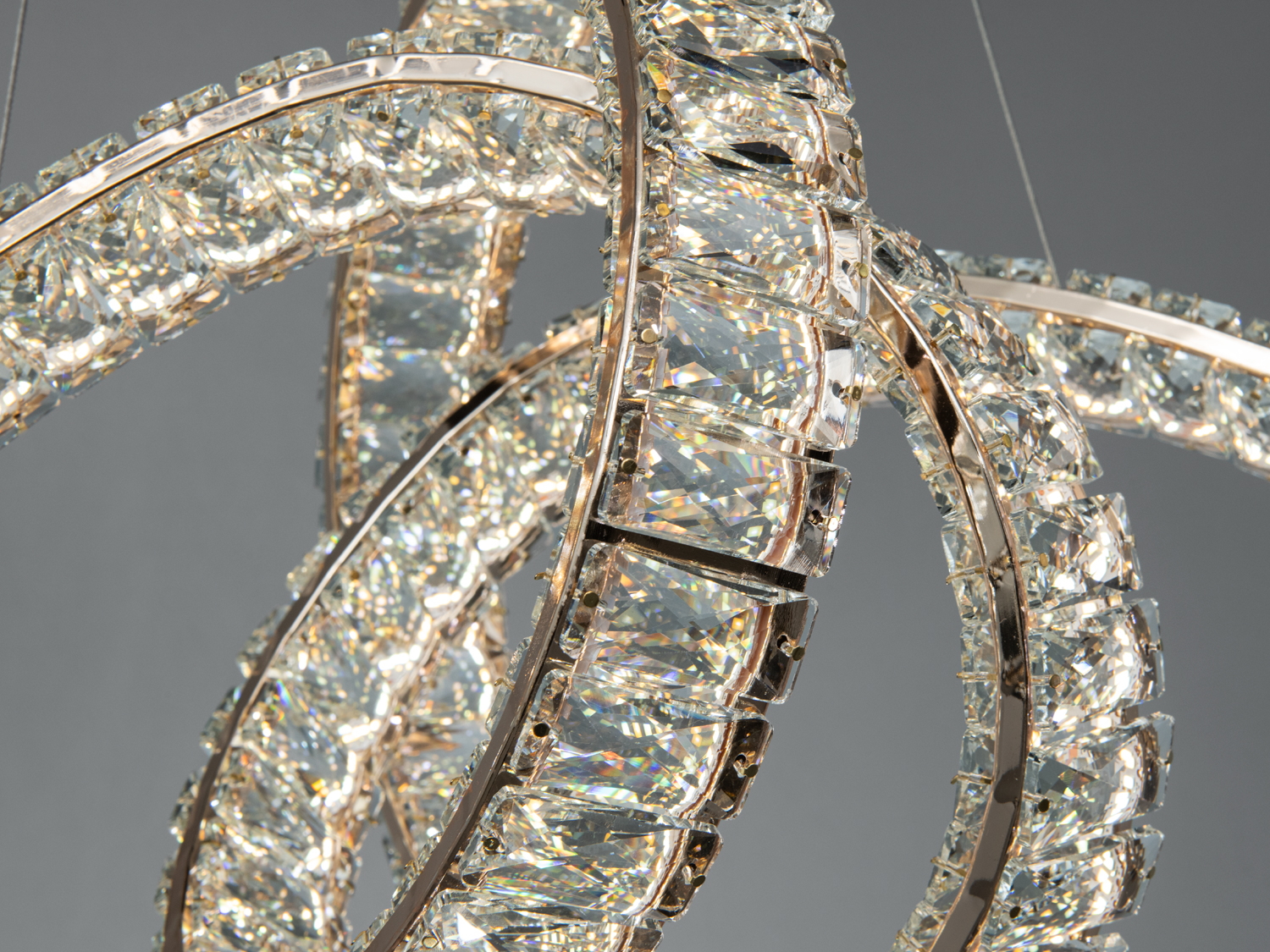 Світлодіодна підвісна люстра 568-1000G-LS золото 107 Вт освітлення до 18 м²