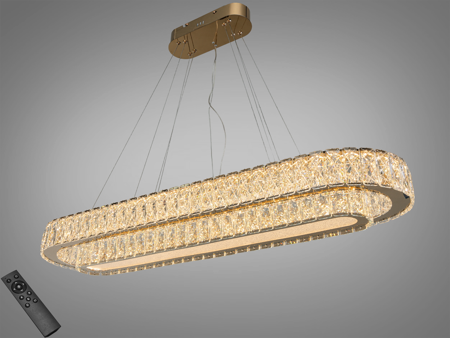 Підвісна люстра з кришталевими елементами, оснащена пультом дистанційного керування, створює м′яке освітлення для сучасного інтер′єру.