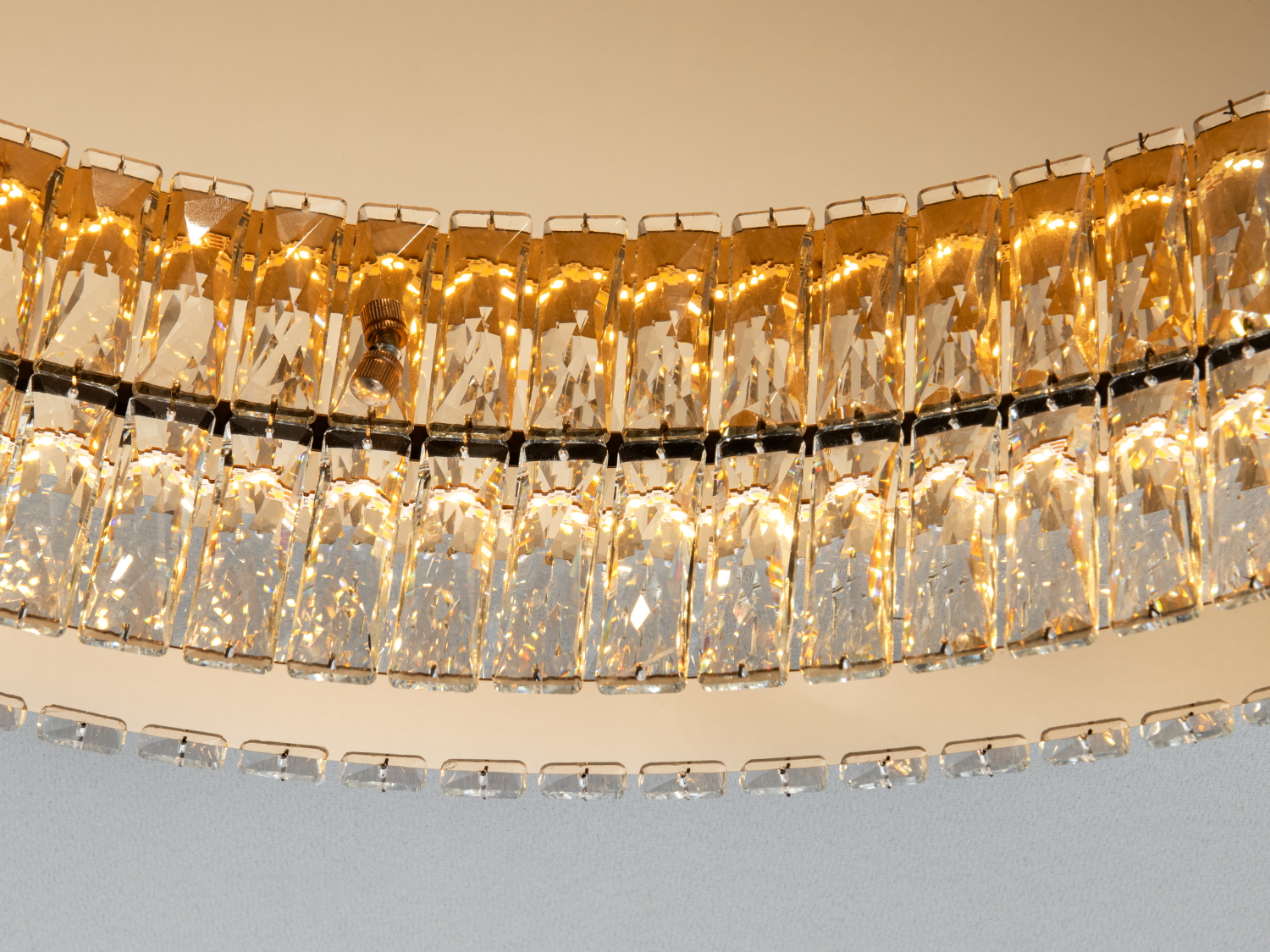 Стельова LED люстра 587-800G золото 100Вт з пультом дистанційного керування