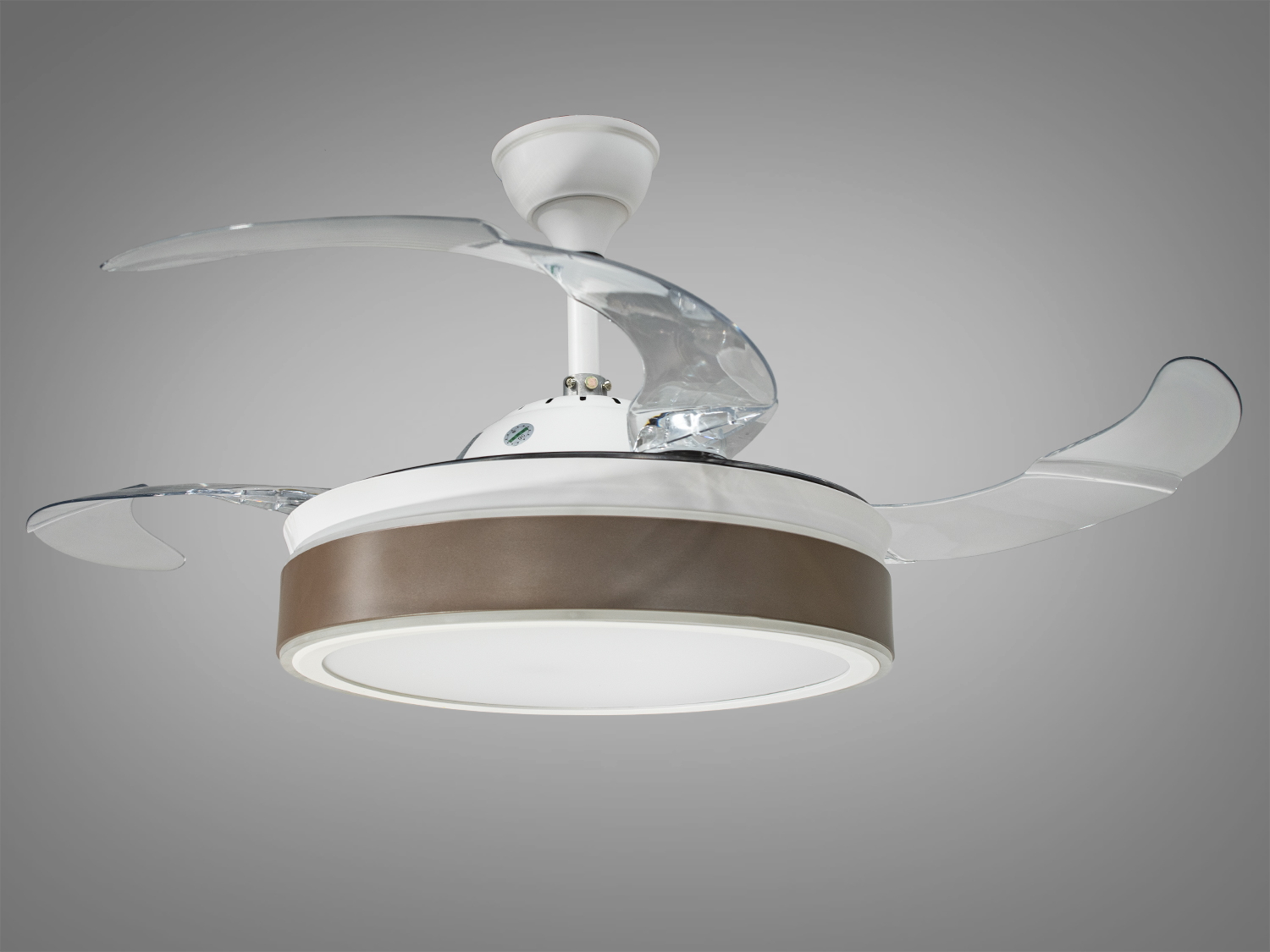 Люстра-вентилятор з пультом - це не просто світильник, а технологічний обєкт з характером, де зустрічаються комфорт, повітря і світло. Вона поєднує в собі функції повноцінного світлодіодного освітлення і безшумного стельового вентилятора. ховаються всередину корпусу, зберігаючи мінімальний силует.