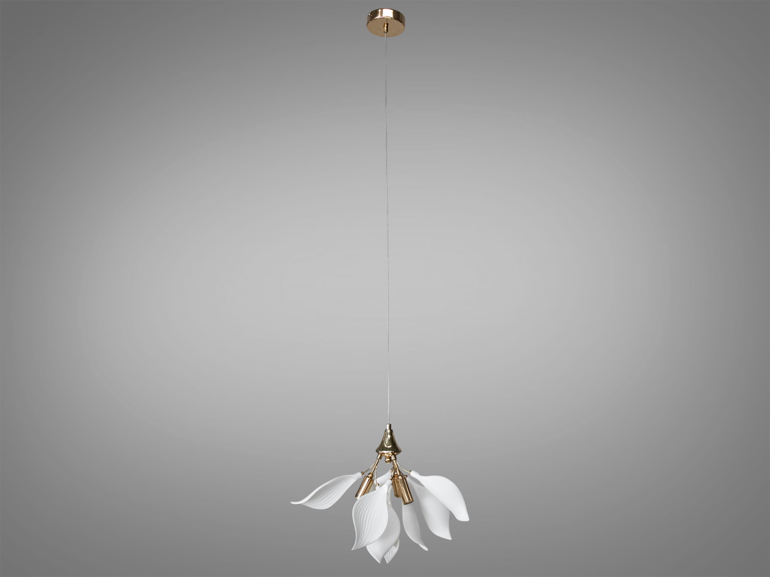 Люстра підвішена на тросах, що дозволяє адаптувати її розташування під висоту стель.