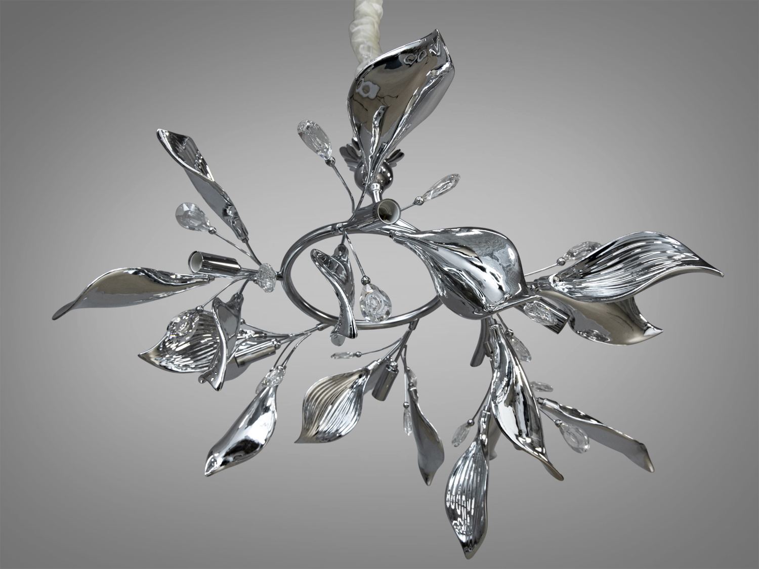 Вигляд знизу – дозволяє побачити, як розташовані лампи та як світло проникає крізь вигнуті металеві елементи.