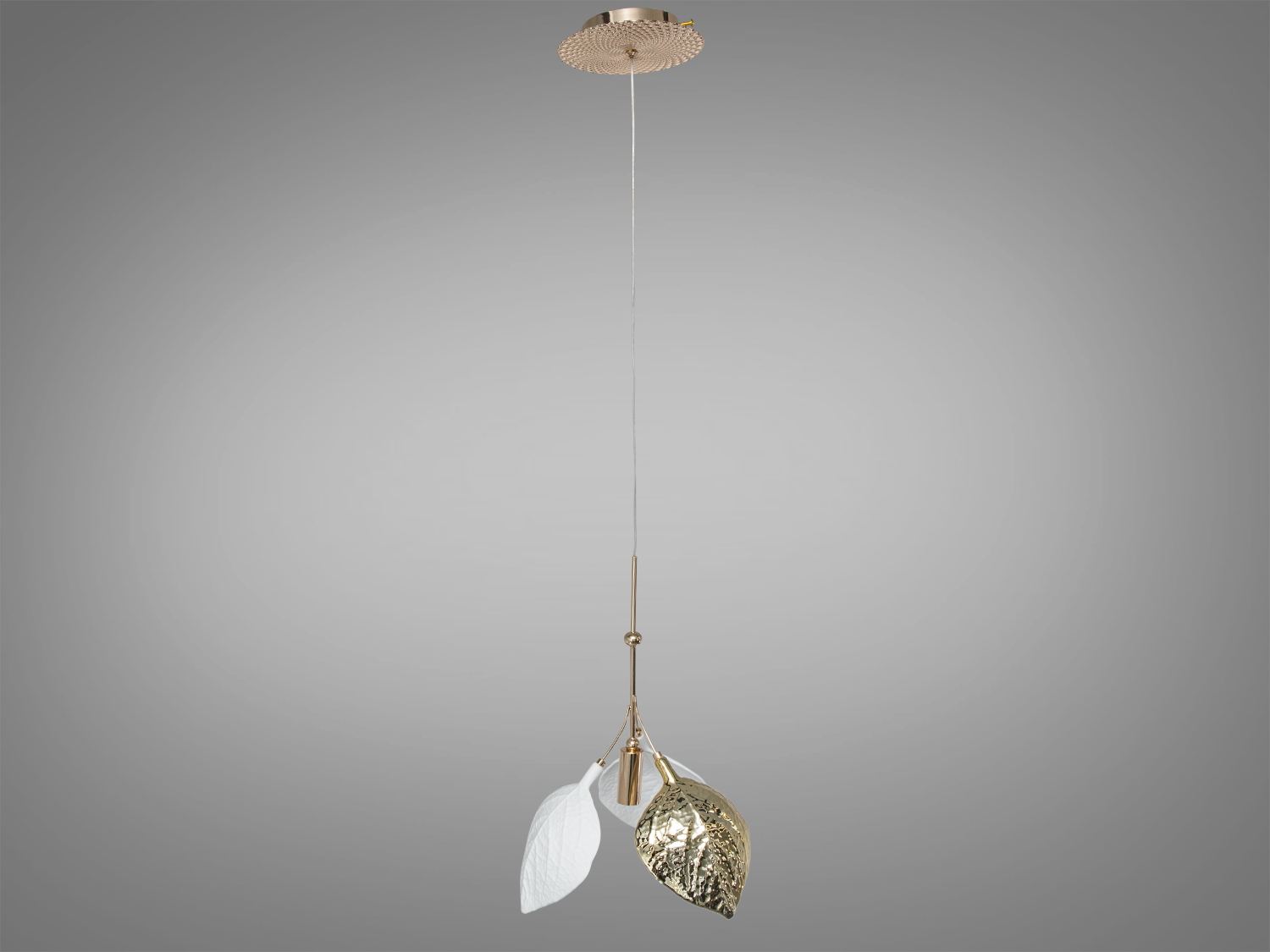 Підвісний світильник з металевими листками золотого кольору, призначений для сучасних інтер’єрів.
