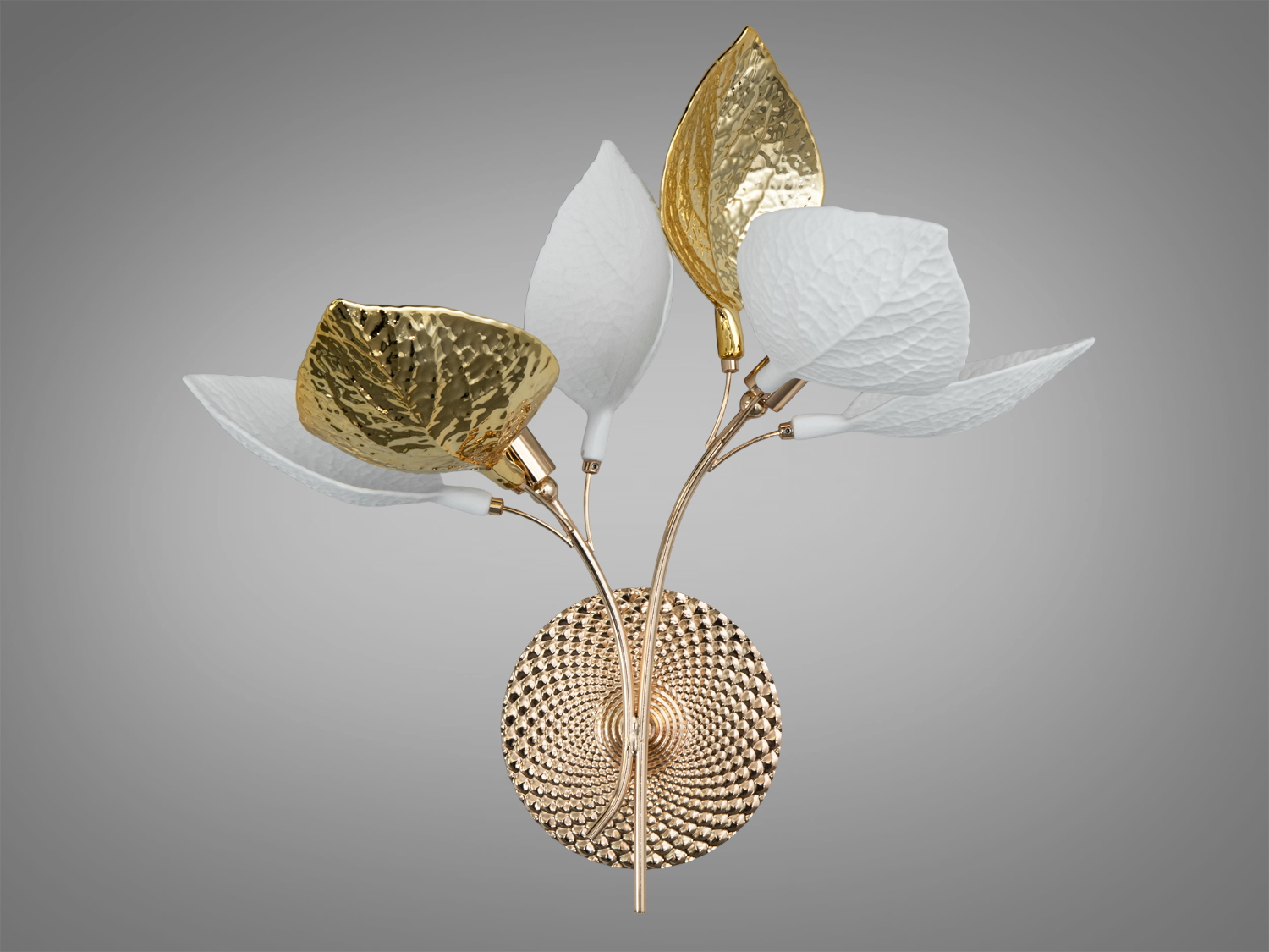 Декоративний світильник у вигляді гілки з золотими та білими листками. Металевий каркас, підходить для настінного монтажу в сучасних приміщеннях.