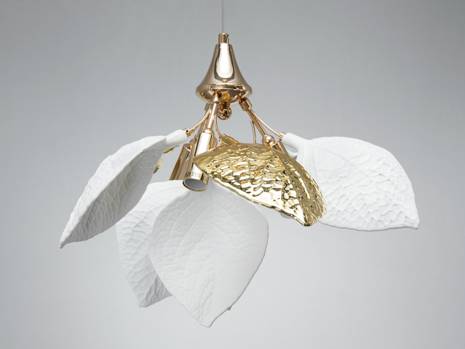 Підвісна люстра Diasha золото білий метал 3xE14 пелюстки