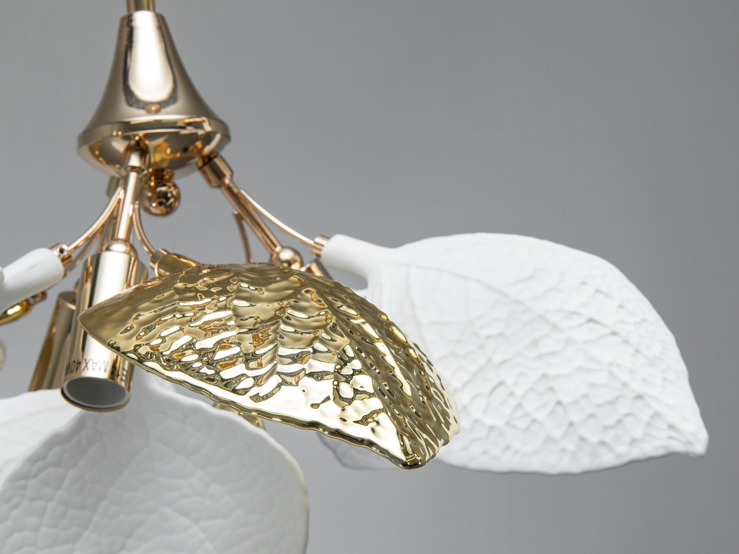 Підвісна люстра Diasha золото білий метал 3xE14 пелюстки