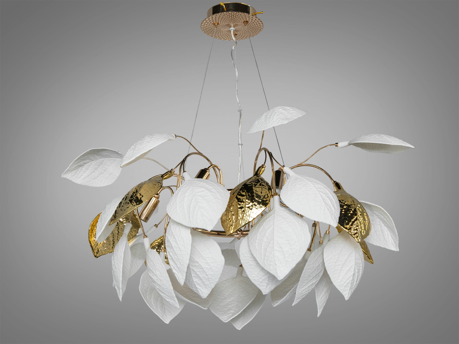 Люстра з текстурованими листками, що відбивають світло. Відмінний вибір для просторих приміщень з високими стелями.