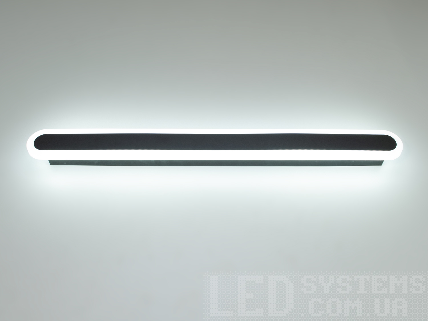 Мінімалістичний LED світильник-планка з незвичайним виконанням плафонів, що обрамляють LED лампи. LED світильник є ідеальним рішенням для акцентного (елементного) підсвічування в інтер'єрі - підсвічування дзеркал, картин, стінних ніш, особливих деталей інтер'єру і є не просто утилітарним світильником як звичайне лінійне підсвічування. Світильник має унікальні світлодіодні енергозберігаючі лампи. Які за дуже низької споживаної потужності створюють потужний світловий потік. Витончені накладні світлодіодні світильники призначені для створення яскравого світлодіодного освітлення з регульованою температурою кольору від теплого білого до холодного білого. Перемикання спектрів світіння світлодіодного світильника здійснюється простим вимкненням-вмиканням. Кріпиться до будь-яких видів поверхонь універсальним кріпленням-на планку.