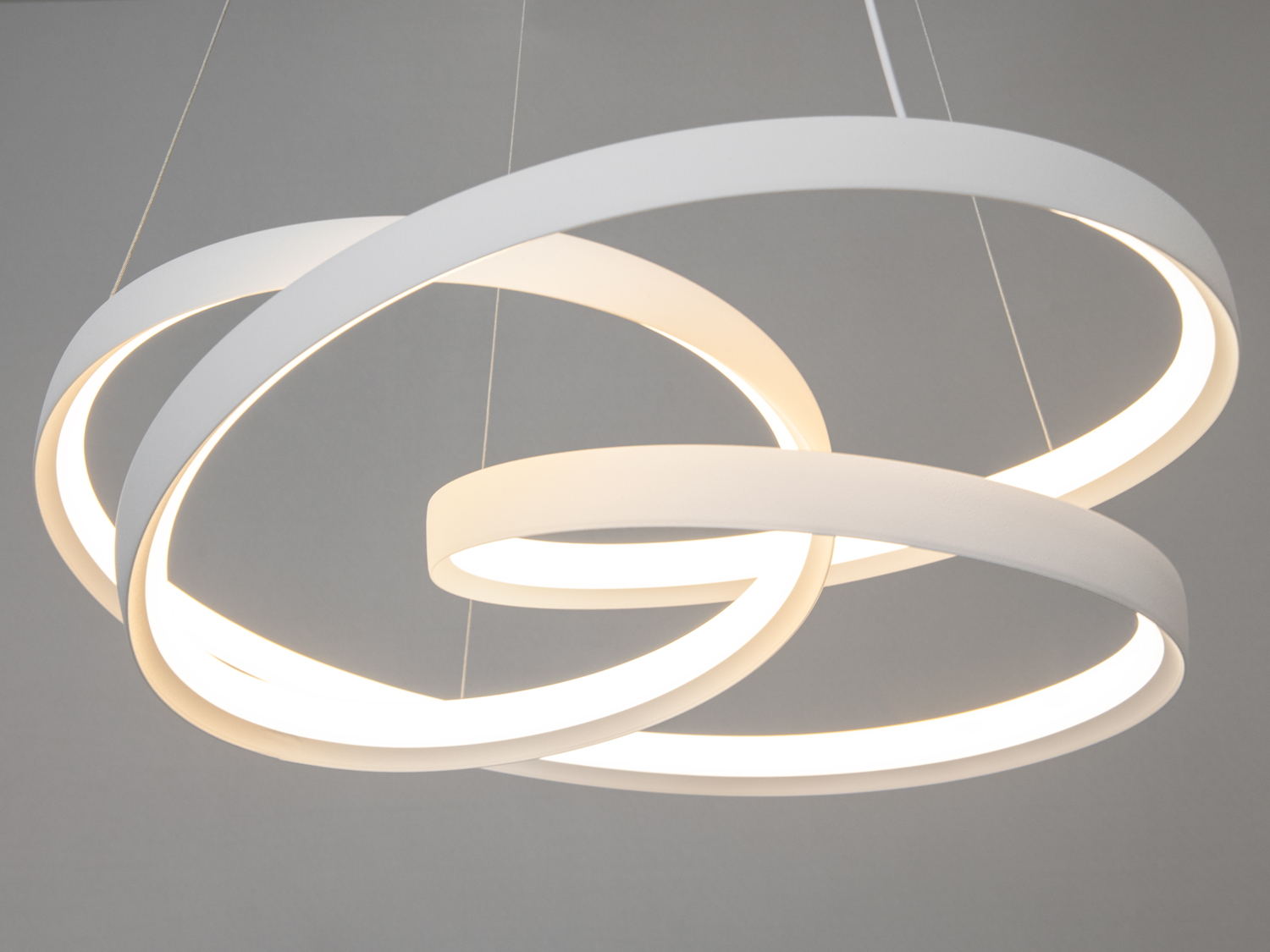 Інноваційна LED люстра у спальню, колір білий, 90W на 14м2