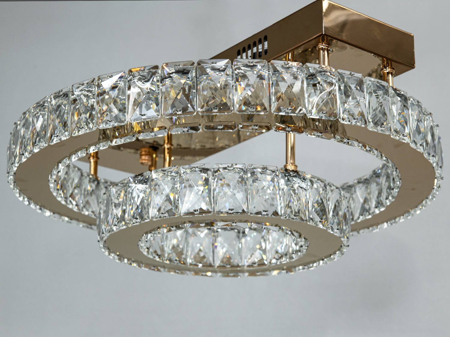 Гармонійна кришталева LED люстра для зали, колір золото, 40W на 6м2