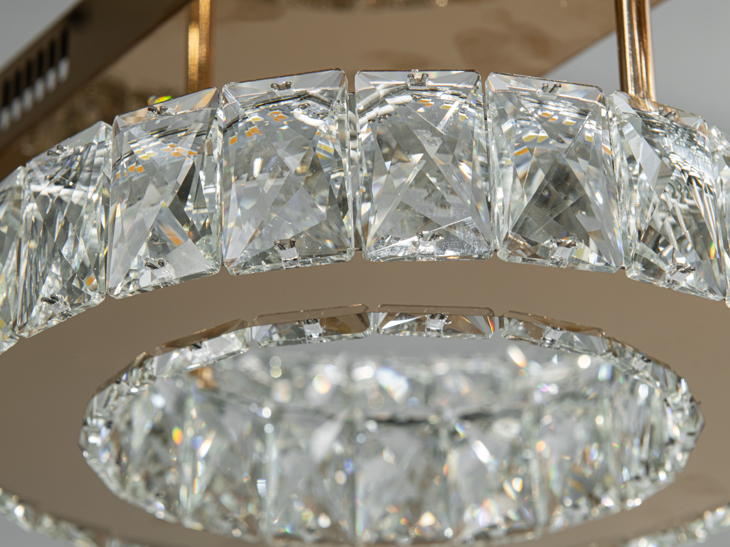 Гармонійна кришталева LED люстра для зали, колір золото, 40W на 6м2