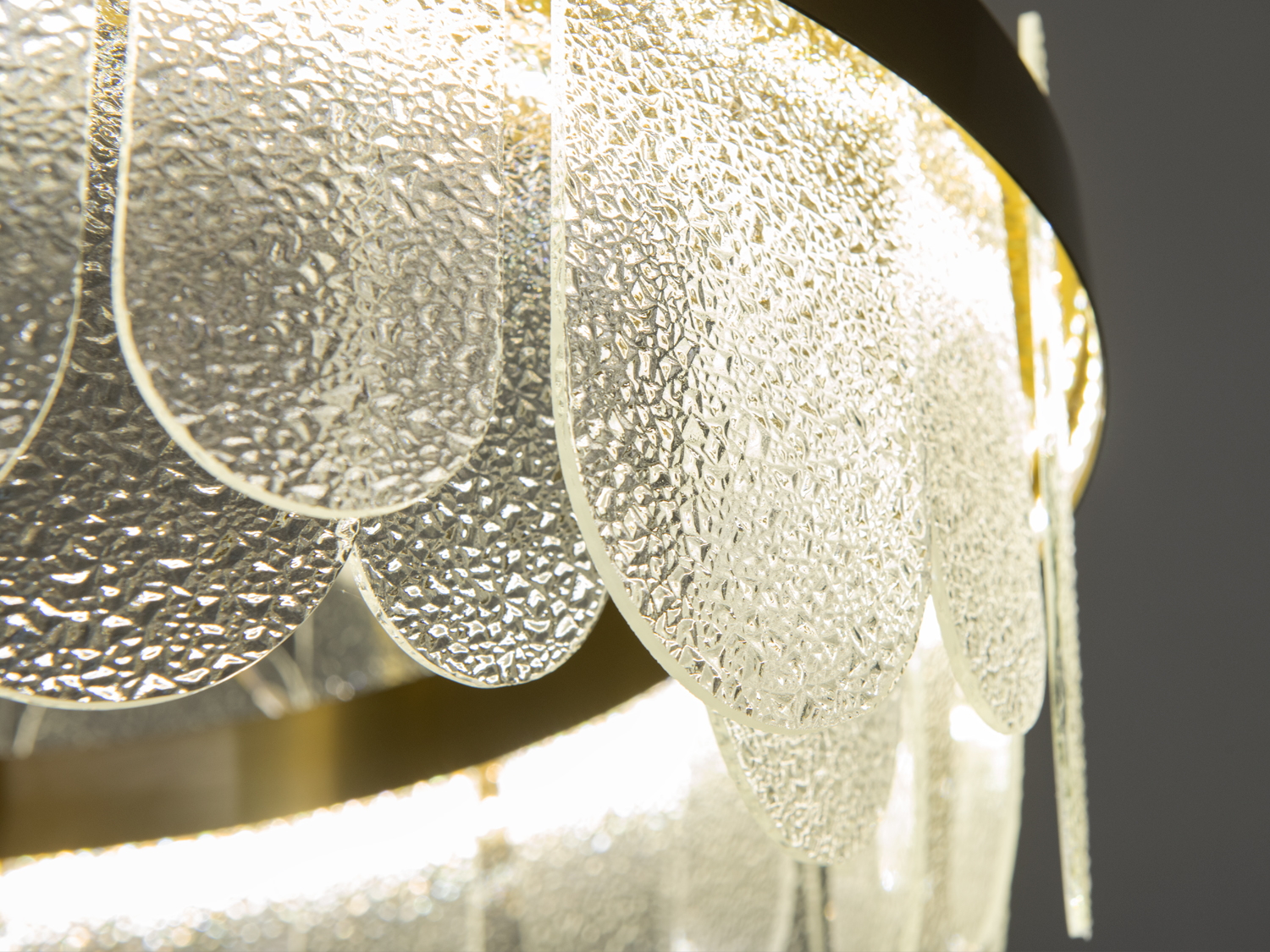 Підвісна люстра 803-600SGD золото скляні елементи