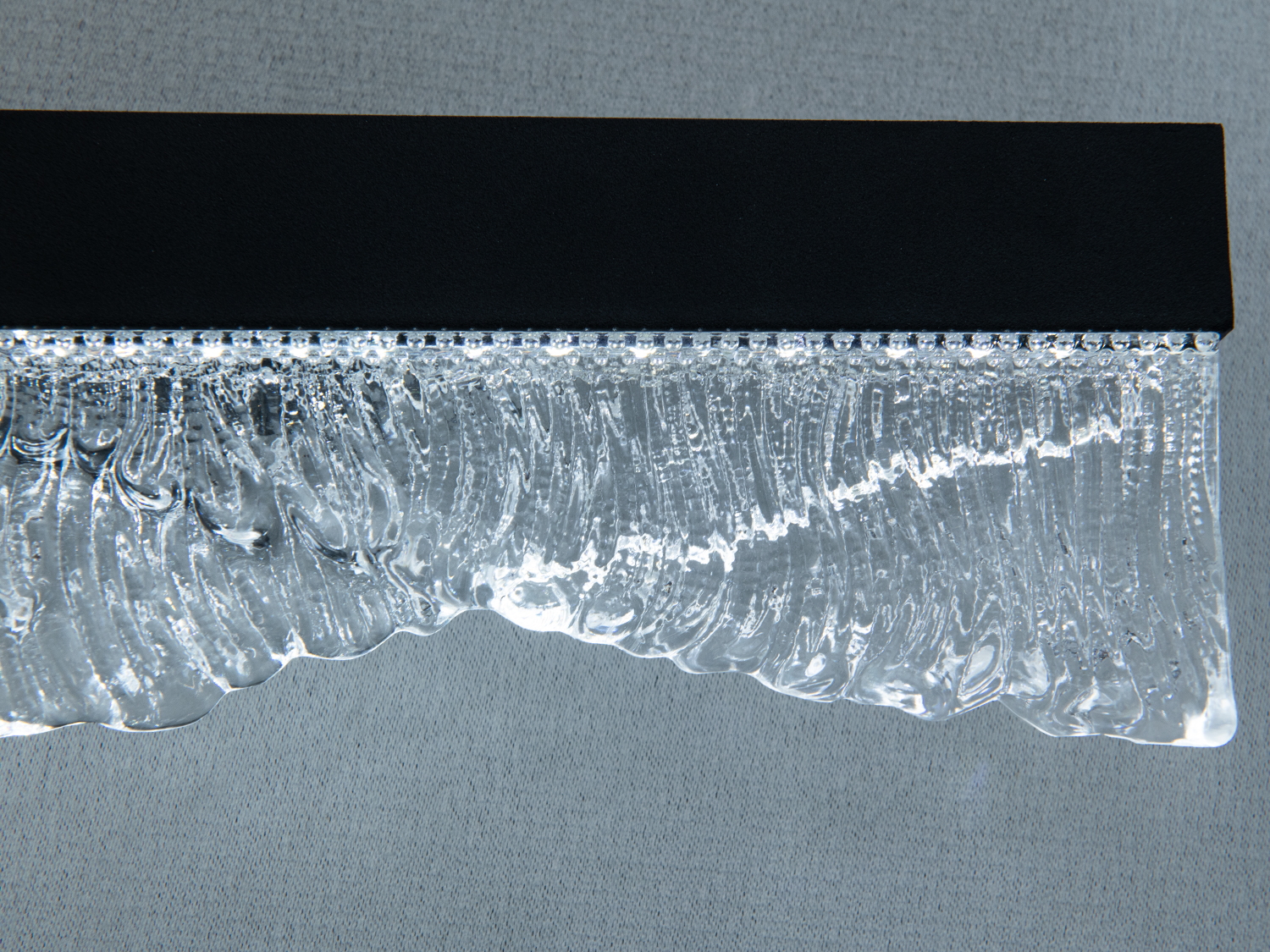 Настінний світильник світлодіодний 8057-400BK-LS чорний хвилясте скло мінімалізм