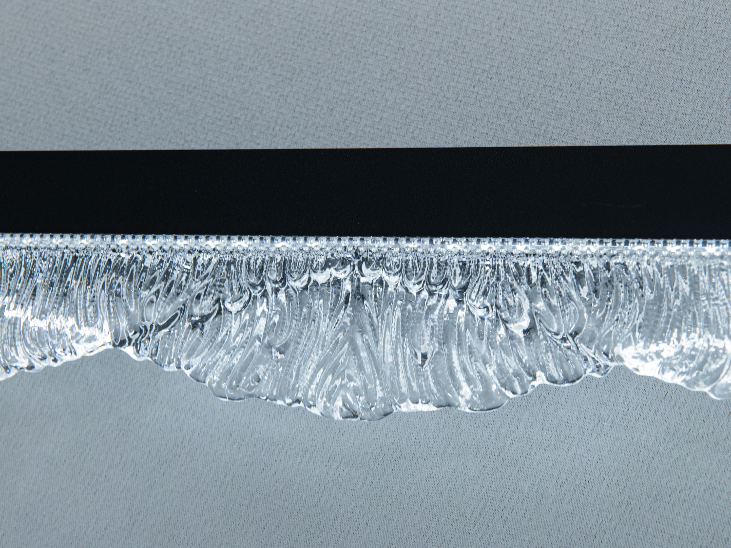 Настінний LED світильник бра планка 8057 чорний 20 Вт хвилясте скло