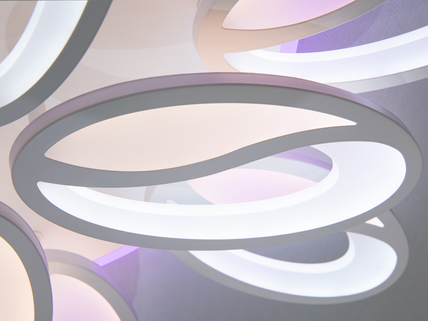 Світлодіодна люстра Diasha 8090 біла з диммером та пультом 185W