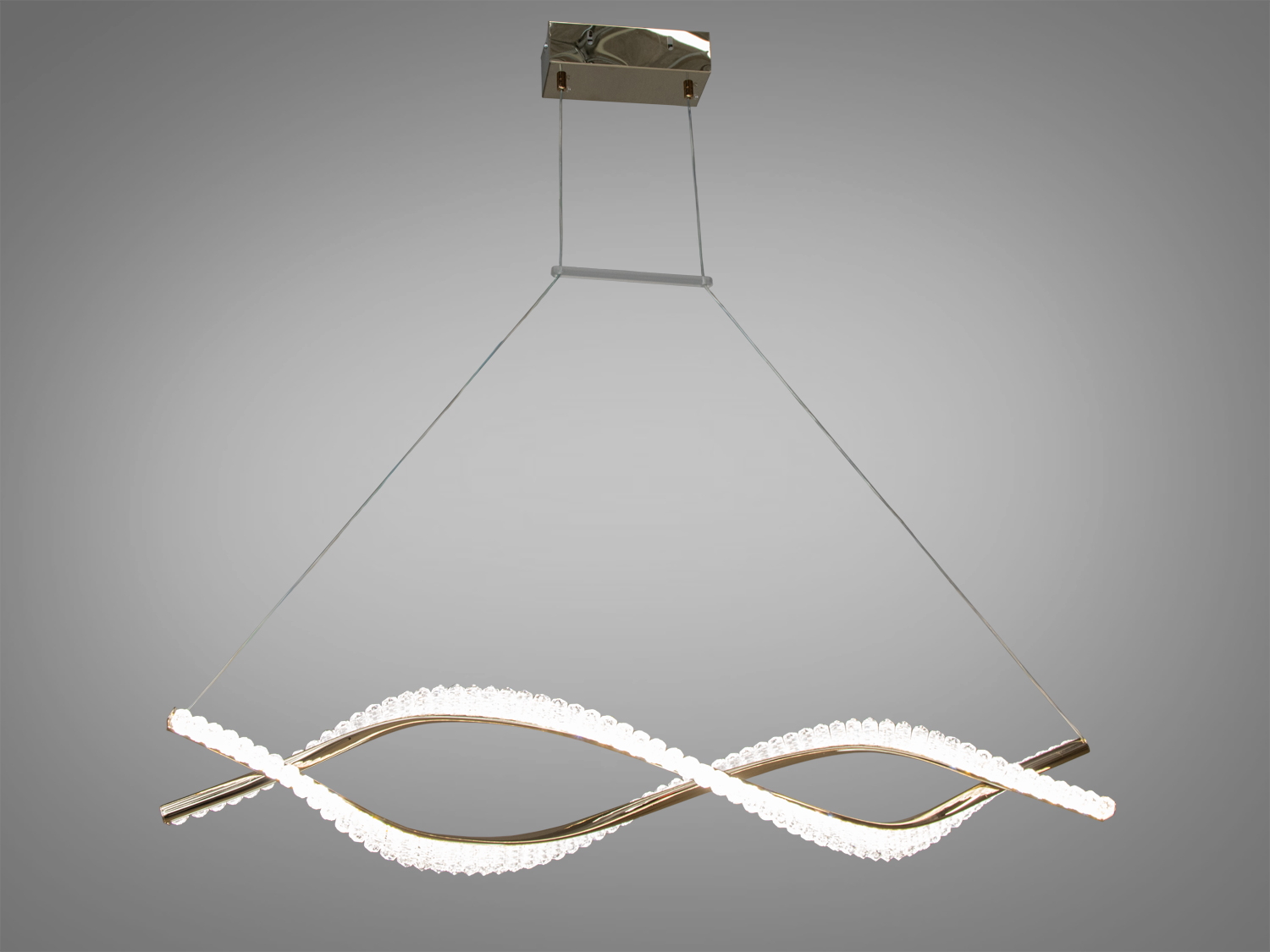 Третє фото показує, як світильник створює гармонію між сучасним дизайном та функціональністю, заливаючи простір мяким світлом.