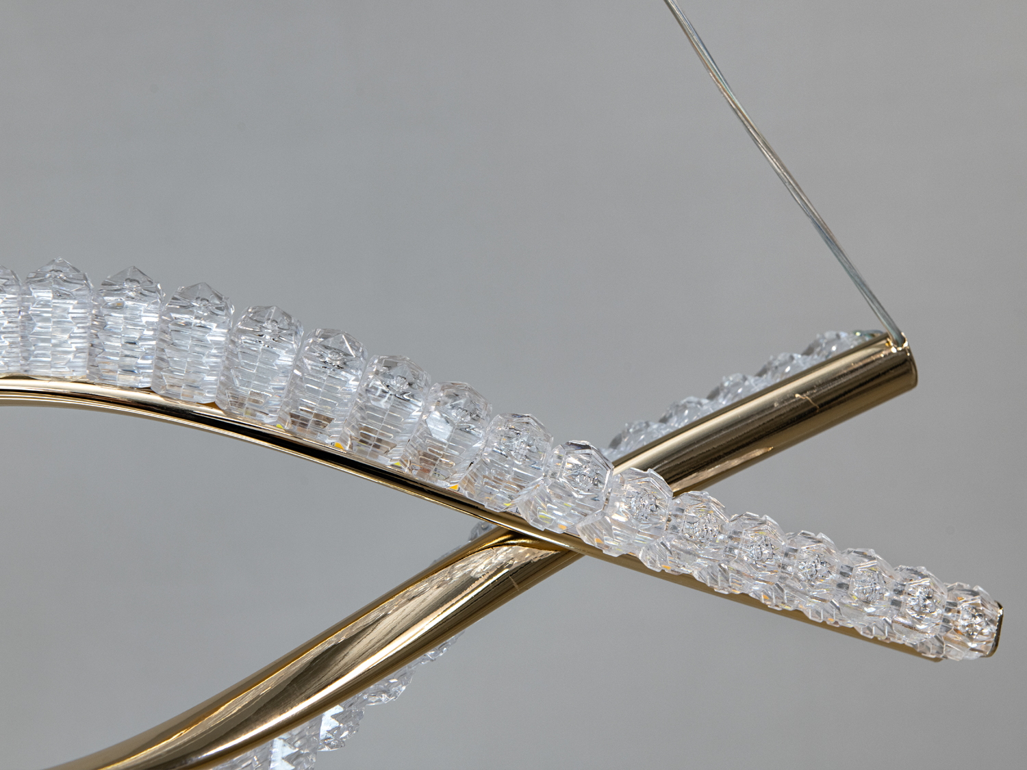 Подовжена LED люстра на кухню-студію, колір золото, 55W