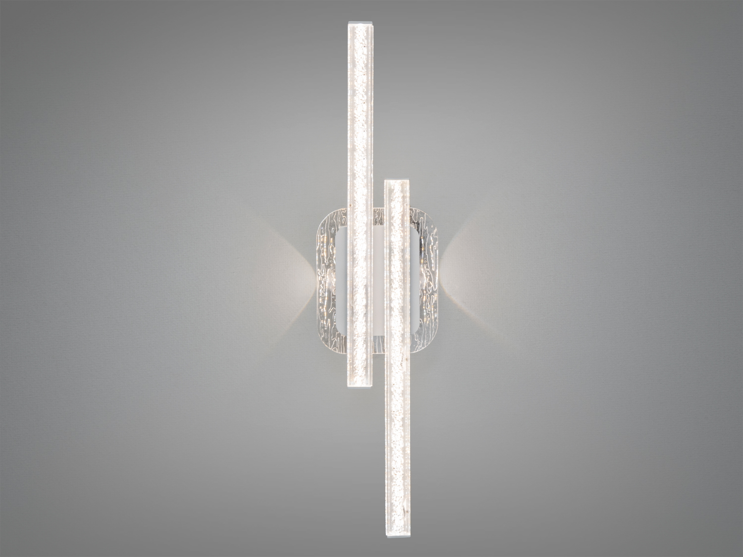 Світильник з двома вертикальними LED панелями, що забезпечують рівномірне освітлення, підходить для будь-якого типу монтажу.