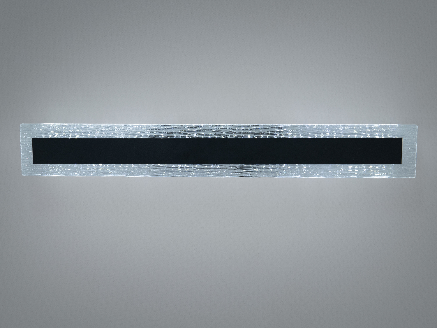 Настінне LED бра-планка 28 Вт у чорному з текстурованим акрилом. Мінімалістичний прямокутний дизайн для коридорів, віталень, офісів і сучасних інтер’єрів.