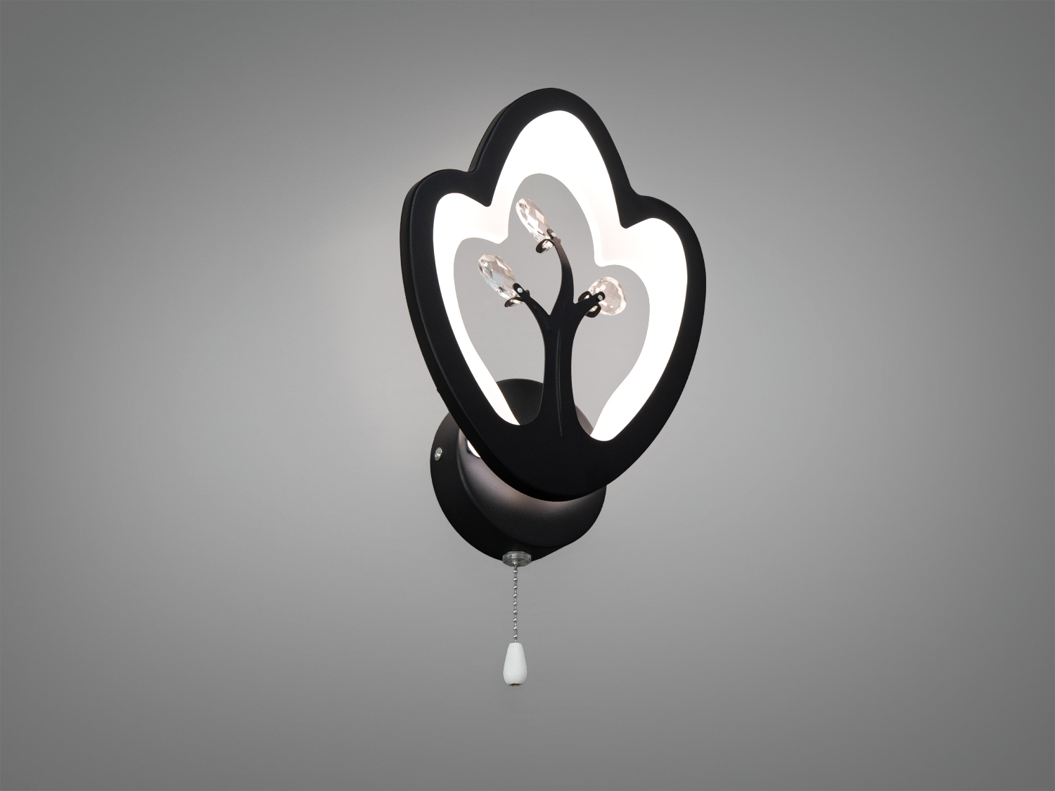 Настінний світильник з теплим білим світлом, квадратний дизайн, хромована поверхня. Підходить для спальні.