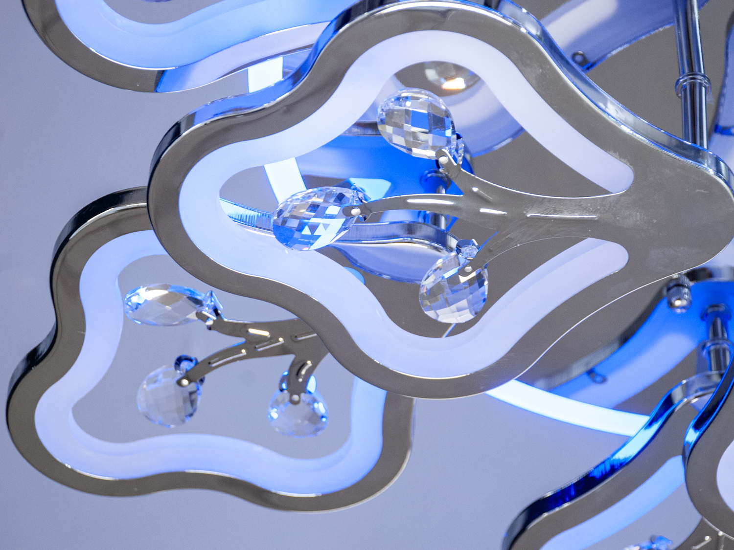 Нарядна лед-люстра у вітальню з LED підсвічуванням, колір хром, 150W на 21м2