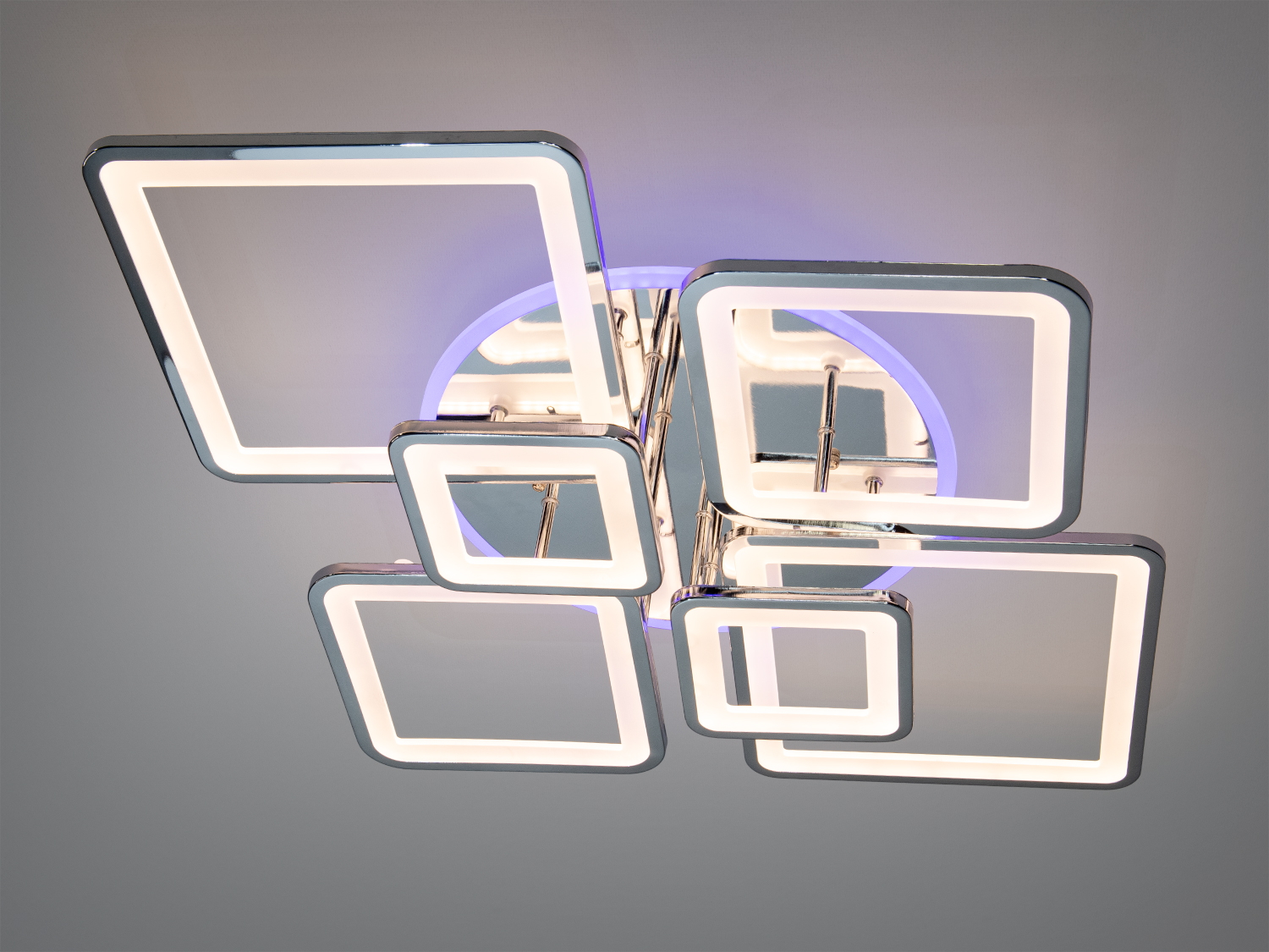 Стельовий світильник з квадратними LED-елементами, що створюють сучасний дизайн. Призначений для монтажу на стелю.